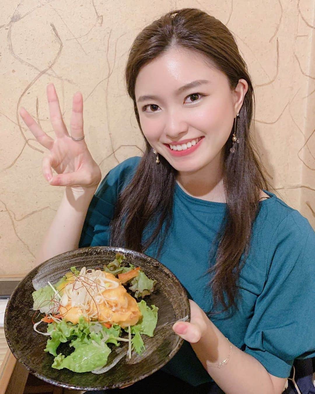 八軒あやねのグルメインスタ