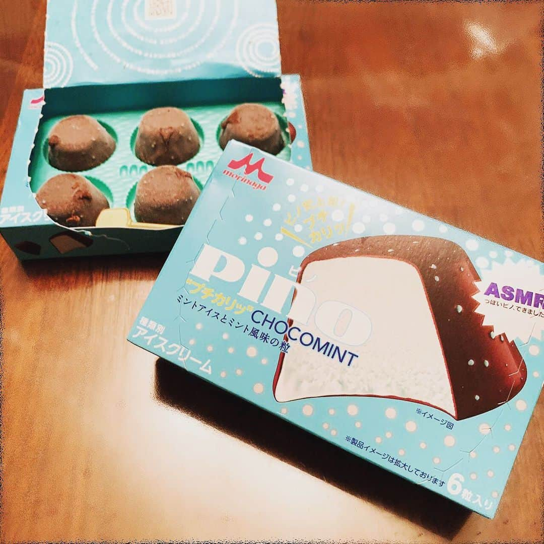 譜久村聖さんのインスタグラム写真 - (譜久村聖Instagram)「ピノ"プチカリッ"CHOCOMINT ミントアイスとミント風味の粒  ちぃと絶賛したアイス👍🏻 ちょっとカリッ！ってしてて 食べたらスーっっ𓂃𓂂🌱 ちょー美味しかったです✨  ASMRはまず映像みて その後食べる時と 2回聴いたんだけど 楽しいからやってみてーーー笑  #ピノ #ピノ大好き #ピノチョコミント #チョコミント  #食感 #最高 #アイス #夏  #morningmusume20 #モーニング娘20 #譜久村聖」7月8日 22時23分 - mizuki_fukumura.official