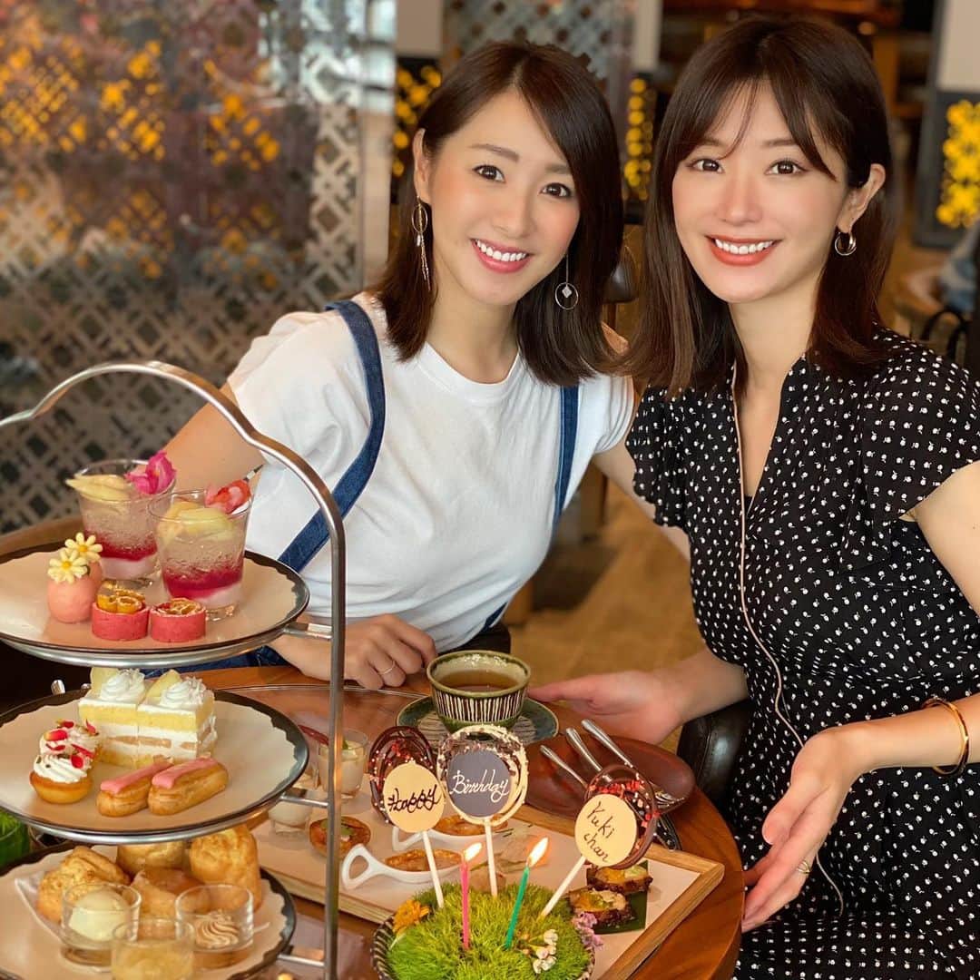 杉下理世のインスタグラム：「ゆきちゃん @yukikaneshiro のお誕生日をお祝いしました🍑💓 Andazは今桃のアフタヌーンティー真っ最中🍰❣️ こーゆうのはいつも、ゆきちゃんが探してくれます😋✨ ２人でたっぷりと、色んな事が話せて、のんびり幸せな時間でした🍑✨ #andaztokyo #andaz #アンダーズ東京 #afternoontea #アフタヌーンティー #桃 #peach #hbd #happybirthday」