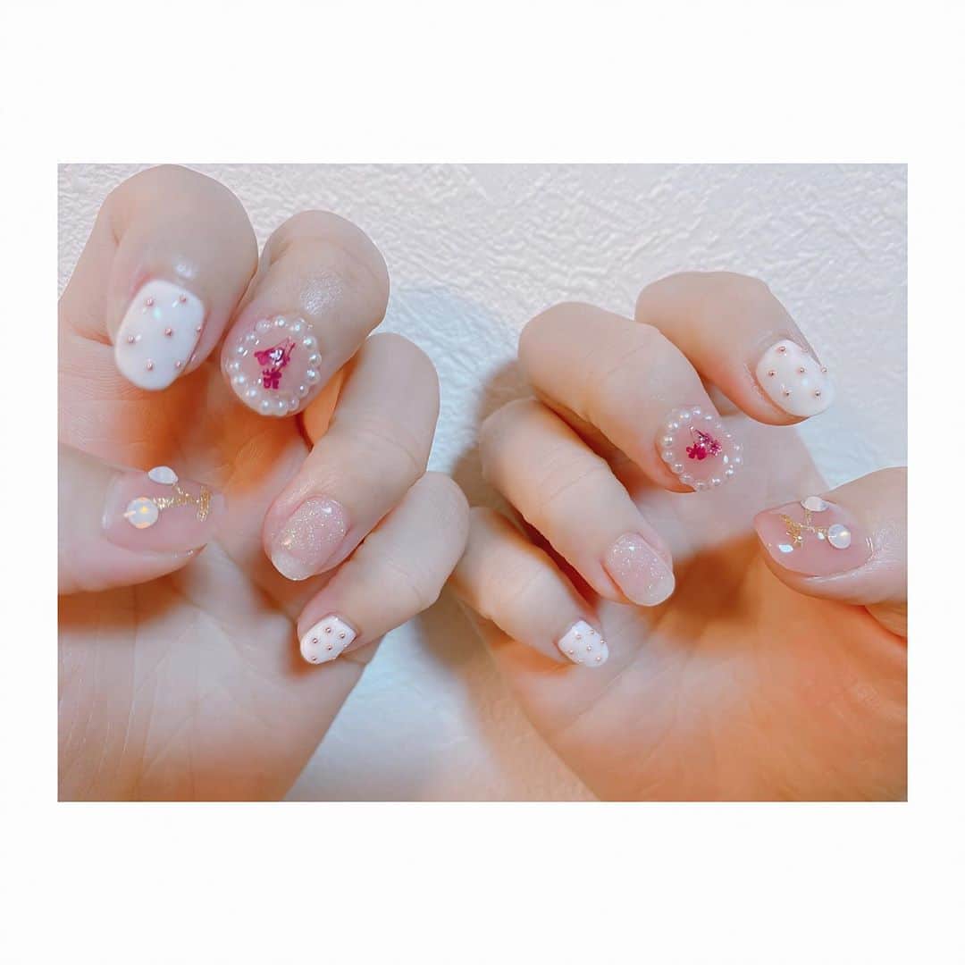 のインスタグラム：「. .  親友がやってくれました💅🏼🤍 #ネイル #爪 #ネイルデザイン #ジェルネイル #nail #チェリー #cherry」
