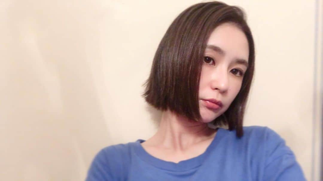 のインスタグラム：「@celsus_secret_garden  主張しすぎないけどオシャレ感が出る色って言ったらすぐやってくれた👌🏻ちょっと毛先も揃えて🤘🏻 いつもありがとう🙏🏻  #hair#hairstyle#fashion#헤어#」