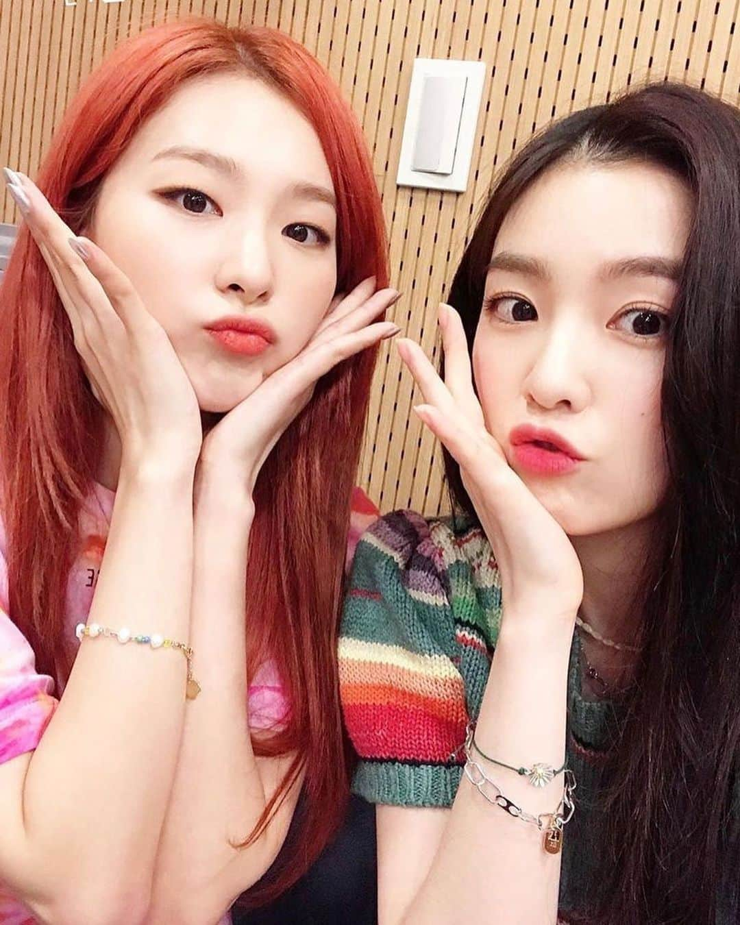 スルギさんのインスタグラム写真 - (スルギInstagram)「200708 IRENE & SEULGI - Cultwo Show @hi_sseulgi @renebaebae @redvelvet.smtown」7月8日 22時41分 - kristiandawal29