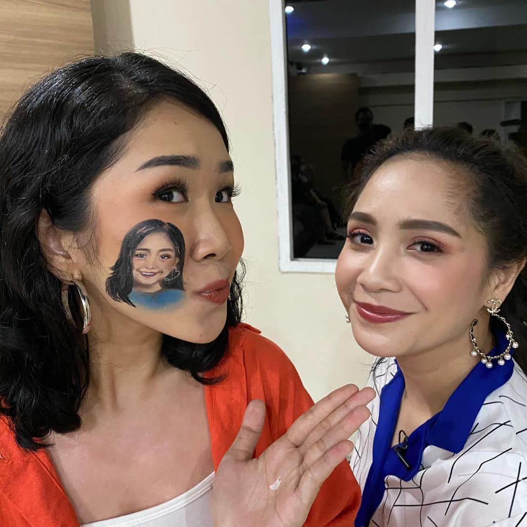 Raffi Ahmadさんのインスタグラム写真 - (Raffi AhmadInstagram)「Coba Di Slide ke kanan !!!!! Gambar nya keren banget !!!! mirip sama Memsye❤️ Trimakaasihh @niaingrid 🙏😘」7月8日 22時42分 - raffinagita1717