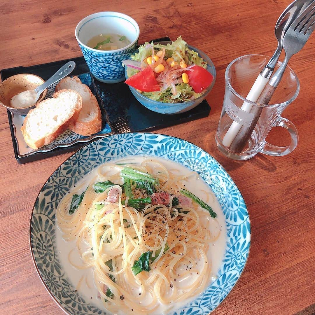 maiii0301さんのインスタグラム写真 - (maiii0301Instagram)「お世話になってる🍴 @bistro_soil さんへ♡ ただでさえ週替わりメニューで楽しめるのですが 今日は、事前オーダーにて食べたいメニューをお願いしちゃいましたー（常連感🤭🤫） Bistro soil 天津飯☪︎ 抹茶のテリーヌ♡ ━︎━︎━︎━︎━︎━︎━︎━︎━︎━︎━︎━︎━︎━︎━︎━︎━︎━︎━︎━︎ あ〜上品で無駄のない、口の中で香り広がる感じで伝わるかな✨ 今週のパスタメニューの いかしそジェノベーゼも絶対美味しいはず笑♡ トップ画は、前回いただいた梅じゃこのオイルパスタ。夏メニューでさっぱり♡オリジナルのチーズディップでバケット付き。 あとここの唐揚げも美味しい‼︎👍 ━︎━︎━︎━︎━︎━︎━︎━︎━︎━︎━︎━︎━︎━︎━︎━︎━︎━︎━︎━︎ そして駐車場に、面白いものを発見しました🤣♡ 倉庫がsoil スーパードラ◯！ なんだかほっこり⑅︎◡̈︎*」7月8日 22時45分 - maiii0301