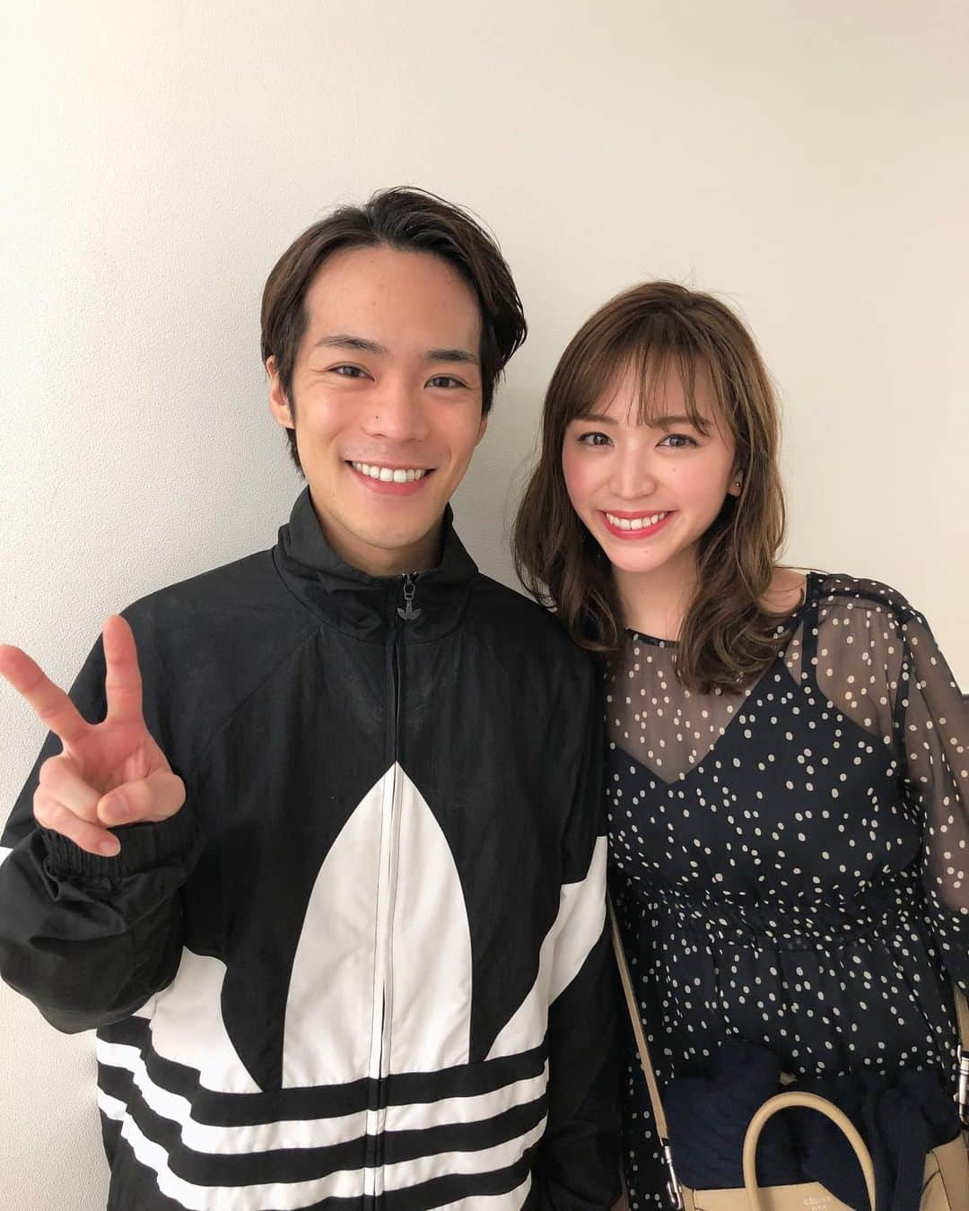 杉ありささんのインスタグラム写真 - (杉ありさInstagram)「賢章&花澤香菜さん、ご結婚おめでとうございます!!✨ 心の友、賢章の結婚ニュースはなんだか自分のことの様に本当に嬉しかったです。 素敵なご夫婦💓 こちらも笑顔になってしまいますね😊 末永くお幸せに✨ 載せよう載せようと思っていた写真📷 今年の2月に賢章が出演していたミュージカル#WESTSIDESTORY を観に行った時のです😊 載せるタイミングを逃してしまい、、 作品も賢章も素晴らしくて、沢山の方に観て頂きたいなぁと思っていた矢先に自粛期間になってしまいとても残念でした。。 他にもお会いしたかった久々な共演者さんもいて、、それもまた載せますね!!(今度こそ！😂 とにもかくにも、我らが座長であり、本当に沢山の方に愛されている賢章と奥様、おめでとうございます💕 #舞台黒子のバスケ#くろステ　 #賢章に何度救われたことか #心の友#ありがとう#おめでとう😊 #お二人のツーショットじゃなくてすみません😂」7月8日 23時20分 - itsmeariiisa