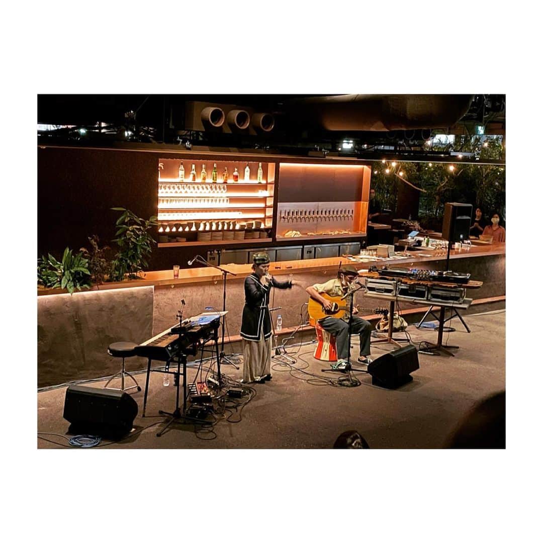 HiRAO INCのインスタグラム：「. @eatripsoil 初のライブイベント  "Sounds Blow "  風が音楽に乗って吹き抜ける  第1回は EGO-WRAPPIN' の中納良恵さん 弾き語りライブ  生ライブ 良恵さんの唄声が、心にしみいりました 梅雨空も忘れるくらい 共鳴して、楽しかった やっぱり、人だから、ロボットではないし 会って　時間を共有したいよね  不定期に開催するので eatrip soilのインスタでチェックしてね  ゆりっぺ、最高のイベントだった。 この機会を作ってくれて ありがとう🙏✨」