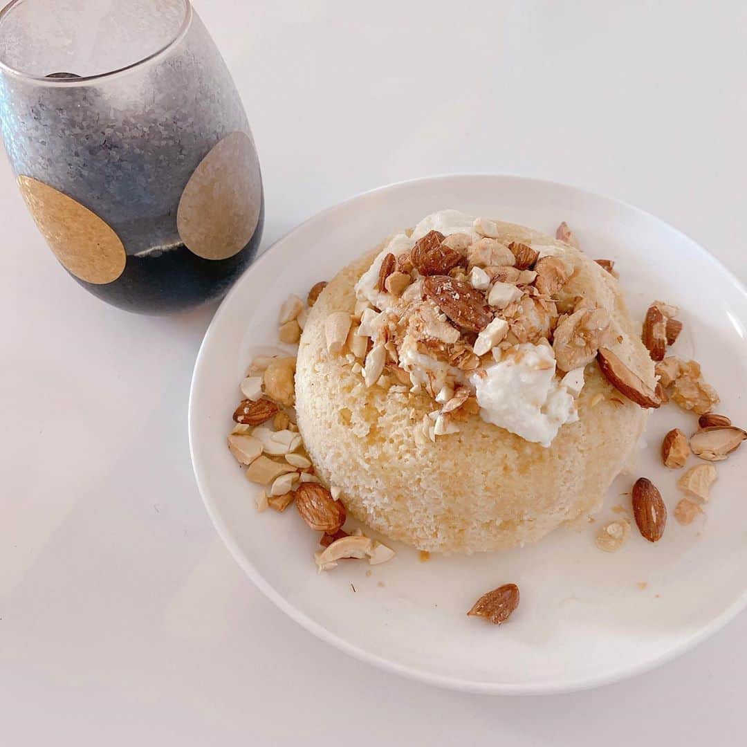 川島海荷さんのインスタグラム写真 - (川島海荷Instagram)「最近のわたしの主食。おからパン。  いろいろアレンジして、楽しんでおります🌷メロンサンド、キウイサンド、リコッタチーズ蜂蜜のパンケーキ風、甘酒クリームのパンケーキ風など。 そのまま食べても美味しいし、このレシピに感動してしまって、、　@kyou_nani_tabeta のおから蒸しパン！ 私は甘味料を甜菜糖にしてます。　#うみ活　#ウミズキッチン」7月8日 23時30分 - umika_kawashima