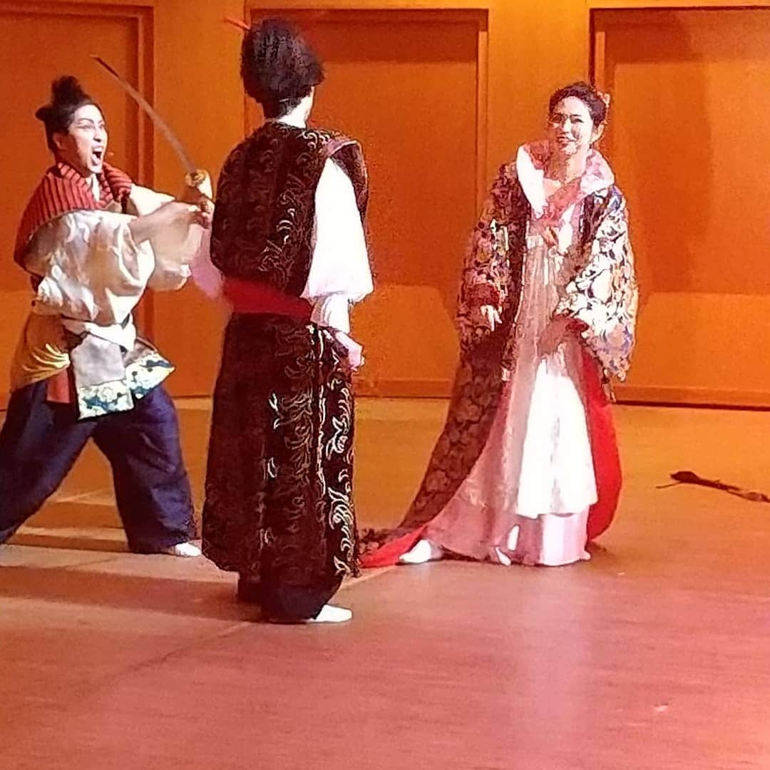 のインスタグラム：「やきもちやき光秀さん。#本能寺が燃える 　#明智光秀 　#戦国武将　#帰蝶　#織田信長　＃ザレジェンド　#メニコン　#しらかわホール 　#名作 　#日本ロマン」