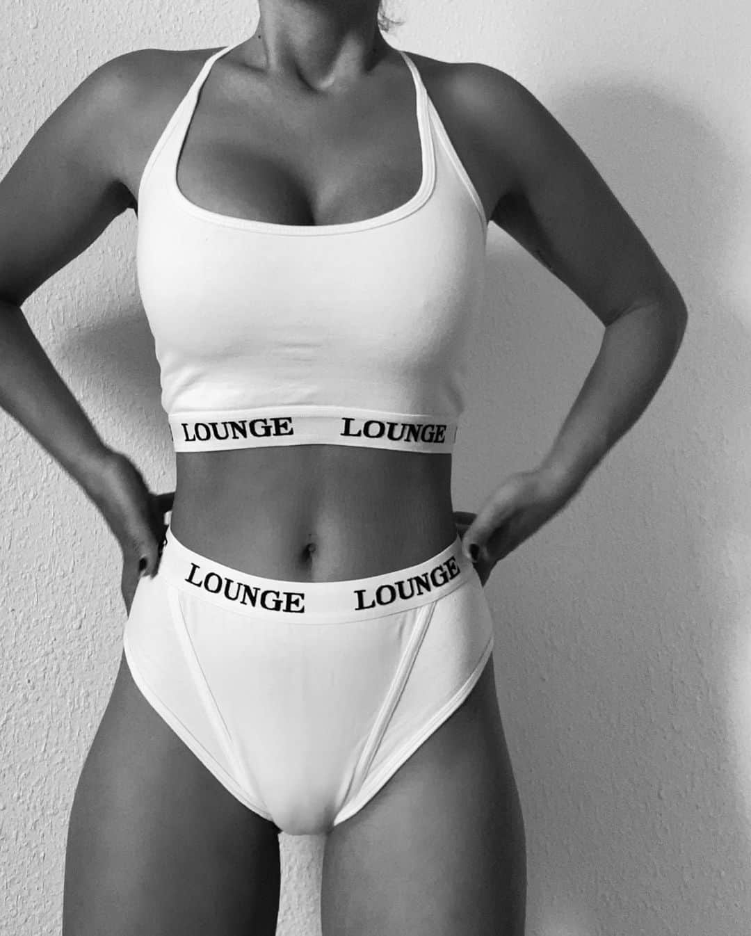 Irene Norenさんのインスタグラム写真 - (Irene NorenInstagram)「The way I feel comfortable. #lounge #loungeunderwear #blackandwhite #body」7月8日 23時51分 - irenenoren