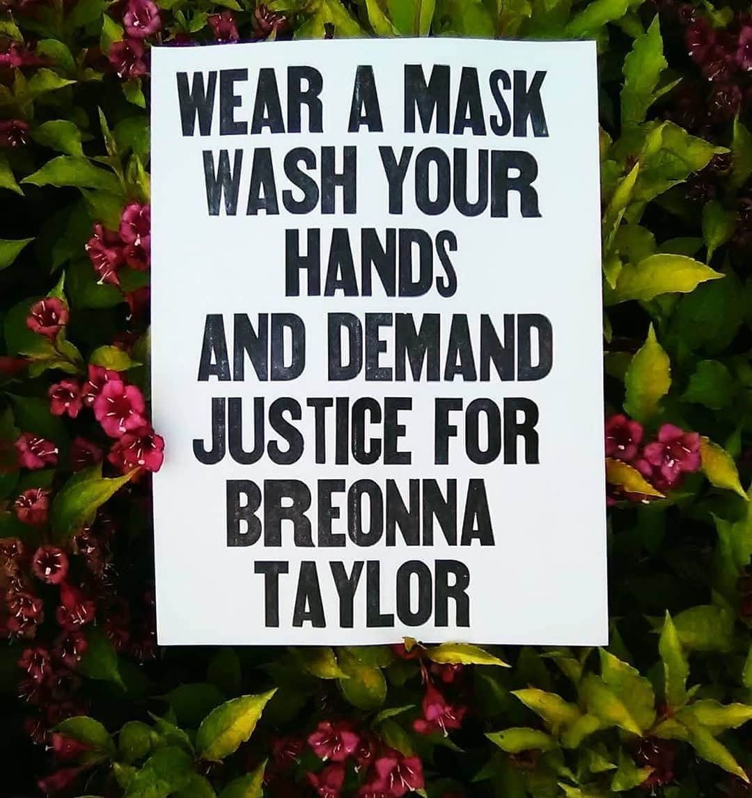 ELLE Magazineさんのインスタグラム写真 - (ELLE MagazineInstagram)「📌 Today's to-do list. Repeat tomorrow, and the next day, and the next, and every day of the week that ends in Y. #wearadamnmask #justiceforbreonnataylor 🎨: @stubbsletterpress」7月9日 0時01分 - elleusa