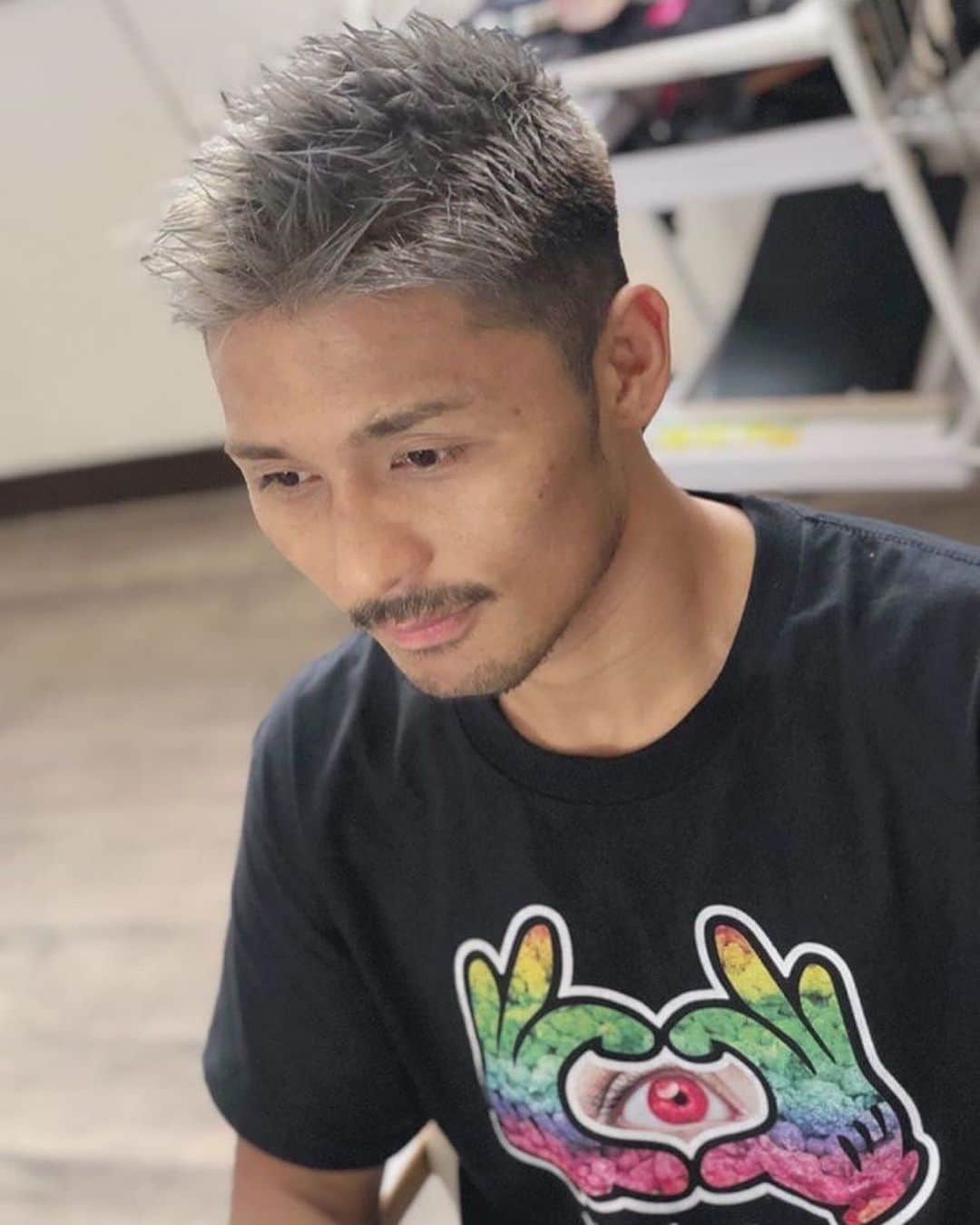 大沢文也さんのインスタグラム写真 - (大沢文也Instagram)「またまた髪の毛カットカラー！ 2週間に1回は必ず美容室行く✌️ 試合前だからとか関係ない🤪  髪の毛を載せようとしたけど、これじゃ髪の毛より痩せてる方が目立ってしまうね（笑）  @dbond724  いつもありがとうございます😊  そして来てるTシャツは @ashizawa0501  りゅうせいの397Tシャツ  皆宜しくです！」7月9日 0時03分 - fumifumi_k1
