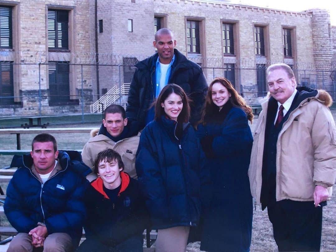 マーシャル・オールマンのインスタグラム：「😂 it was pretty cold that day. Went is auctioning for a good cause head over to his bio for link ♻️Repost @wentworthmiller ・・・ Look at Dom. Just turned 16.  Auction benefitting TV/film crew members impacted by Covid-19 in 10 days. Link in bio. - W.M.  @juliens_auctions #JuliensAuctions @mptf #mptf #motionpicturetelevisionfund #foxtv #prisonbreak #foxriver #coronavirus #Covid19 #auction」