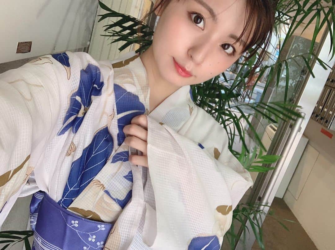 竹本茉莉のインスタグラム：「. 昨日は七夕でしたね🎋 お誕生日にいただいた 素敵な浴衣を着ました！ お願いごとしましたか？🌟 . . . . . . #七夕 #浴衣 #着物 #japanesegirl #selfie」