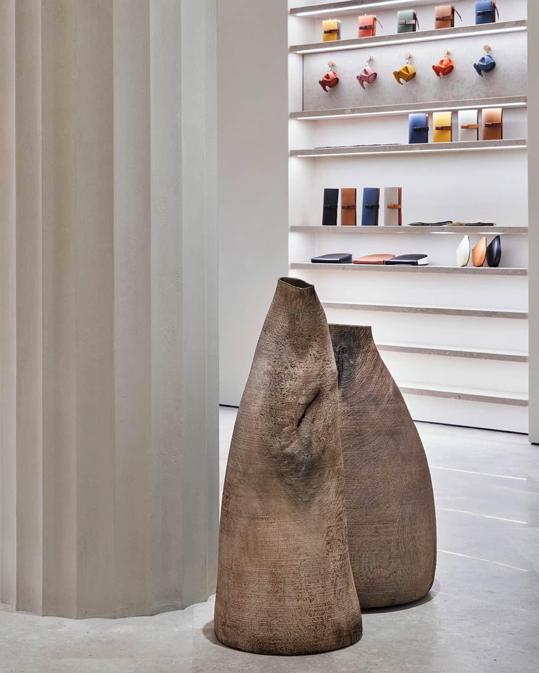 Loeweさんのインスタグラム写真 - (LoeweInstagram)「LOEWE opens on Munich’s Maximilianstraße.  An intimate environment on a large scale, products are interspersed with pieces of art, modern craft and design curated by @Jonathan.Anderson.  Amongst the craft pieces, two works are featured by #LOEWEcraftprize 2017 winner and German master craftsman, Ernst Gamperl.  #LOEWE #LOEWEMunich」7月9日 0時29分 - loewe