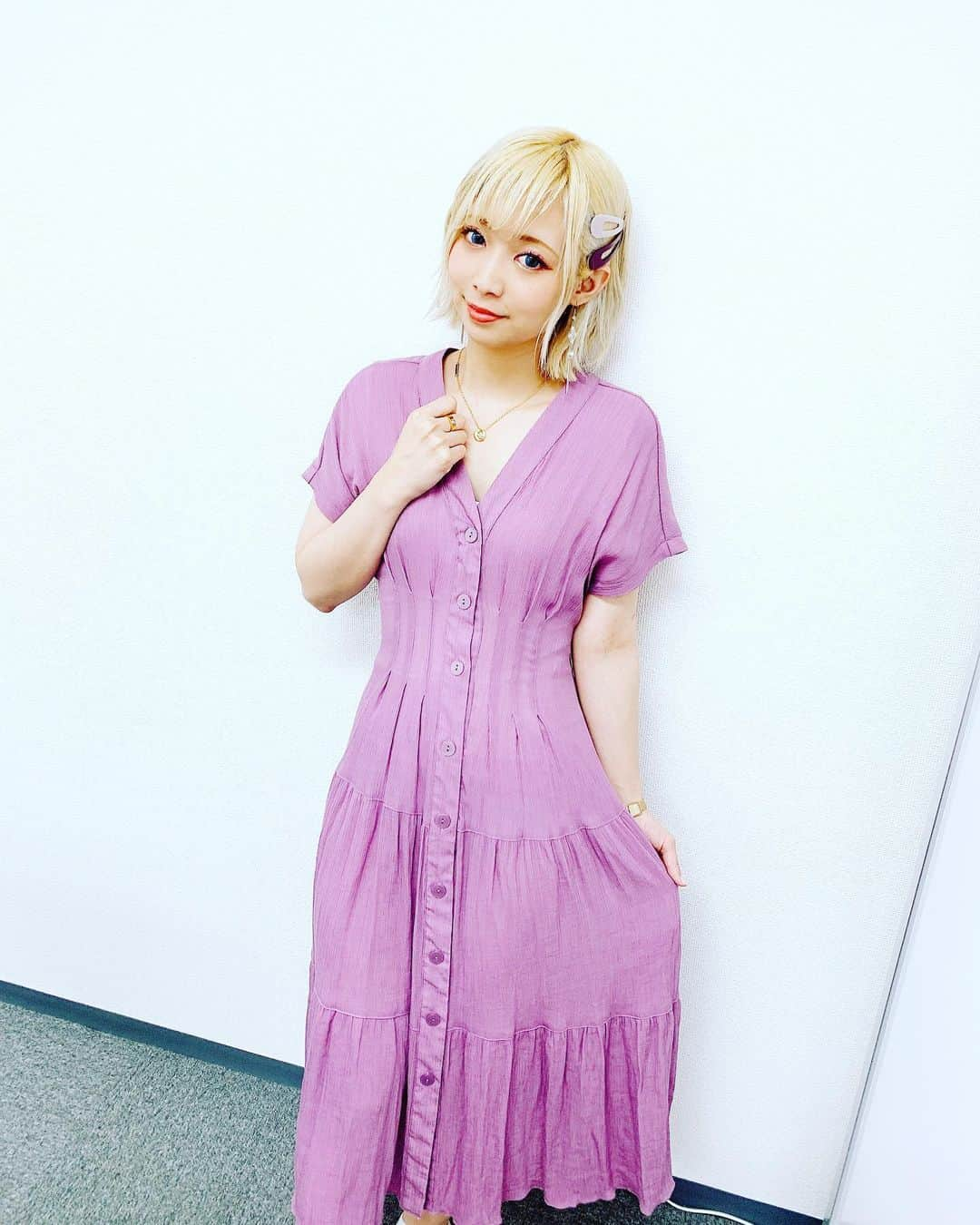 山崎はるかさんのインスタグラム写真 - (山崎はるかInstagram)「ワンピースとピアスは #高橋未奈美 と #諏訪彩花 に もらったんだぁぁあ🌸🌸🌸 × #snidel なんて私に着れるのか…！ こんな可愛いワンピース 似合うのかなぁぁあってなりながらも 着ましたがどうかな……っ！」7月9日 0時33分 - pyon.haruka.y