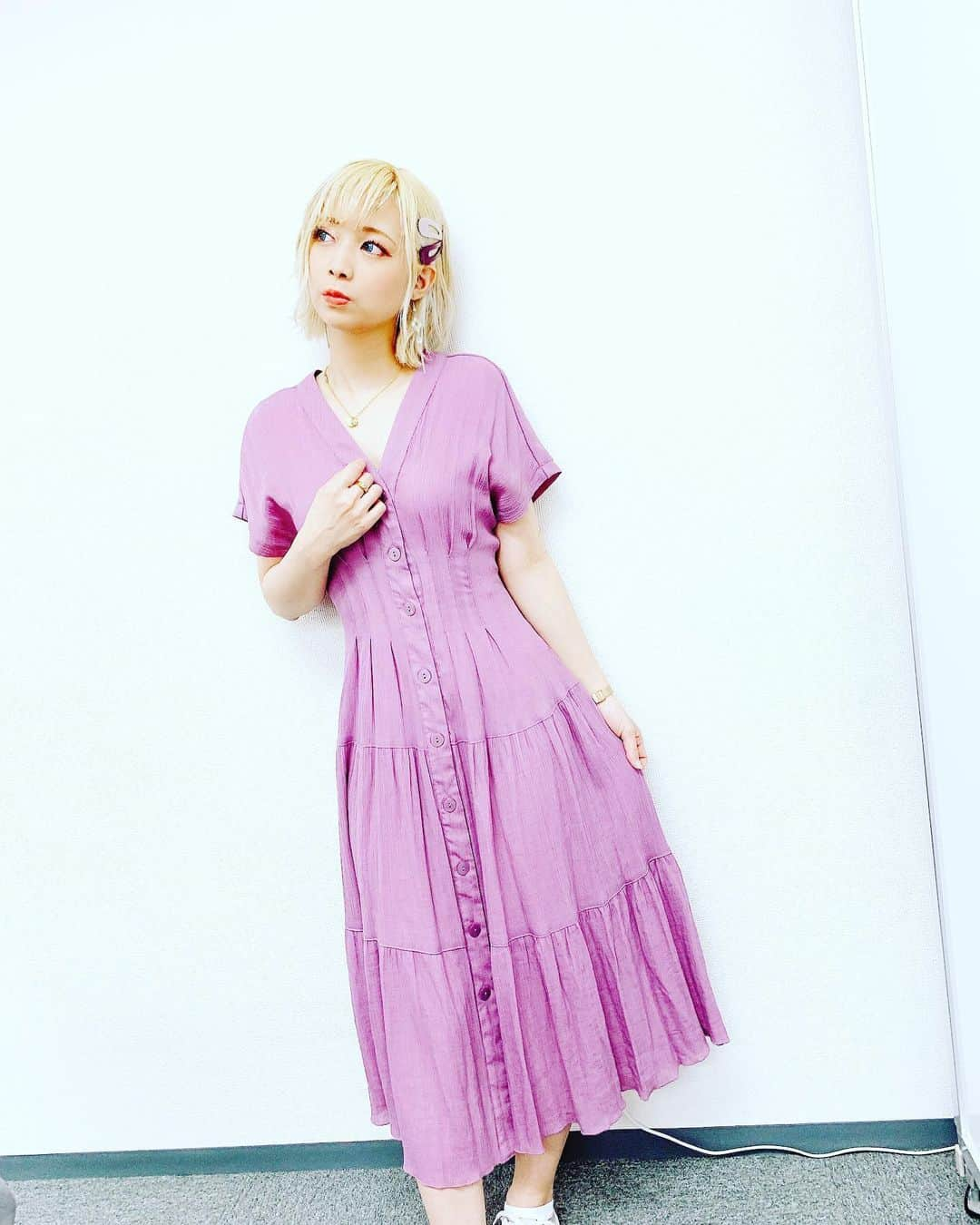 山崎はるかさんのインスタグラム写真 - (山崎はるかInstagram)「ワンピースとピアスは #高橋未奈美 と #諏訪彩花 に もらったんだぁぁあ🌸🌸🌸 × #snidel なんて私に着れるのか…！ こんな可愛いワンピース 似合うのかなぁぁあってなりながらも 着ましたがどうかな……っ！」7月9日 0時33分 - pyon.haruka.y