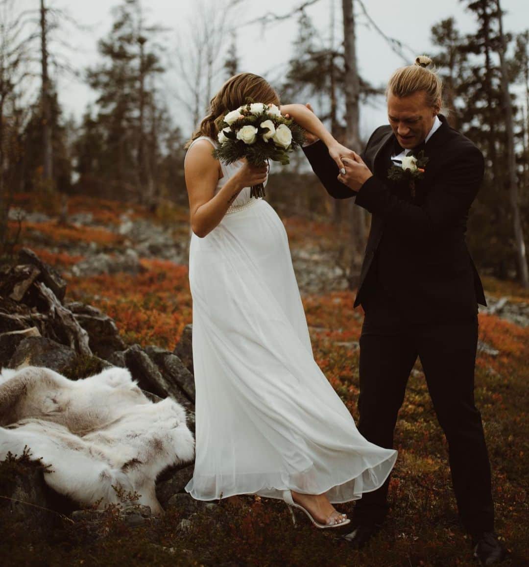 チャチー・ゴンザレスのインスタグラム：「My love. My rock. My husband. I love you and our family. Not a day goes by that I’m not grateful to have you by my side. I’m proud of us. Looking back on these photos makes me so emotional because I truly didn’t know just how special and beautiful our marriage would be. You’re my forlever. Now let’s pop out some more munchkins and maybe another dog? 🙈🤷🏻‍♀️」
