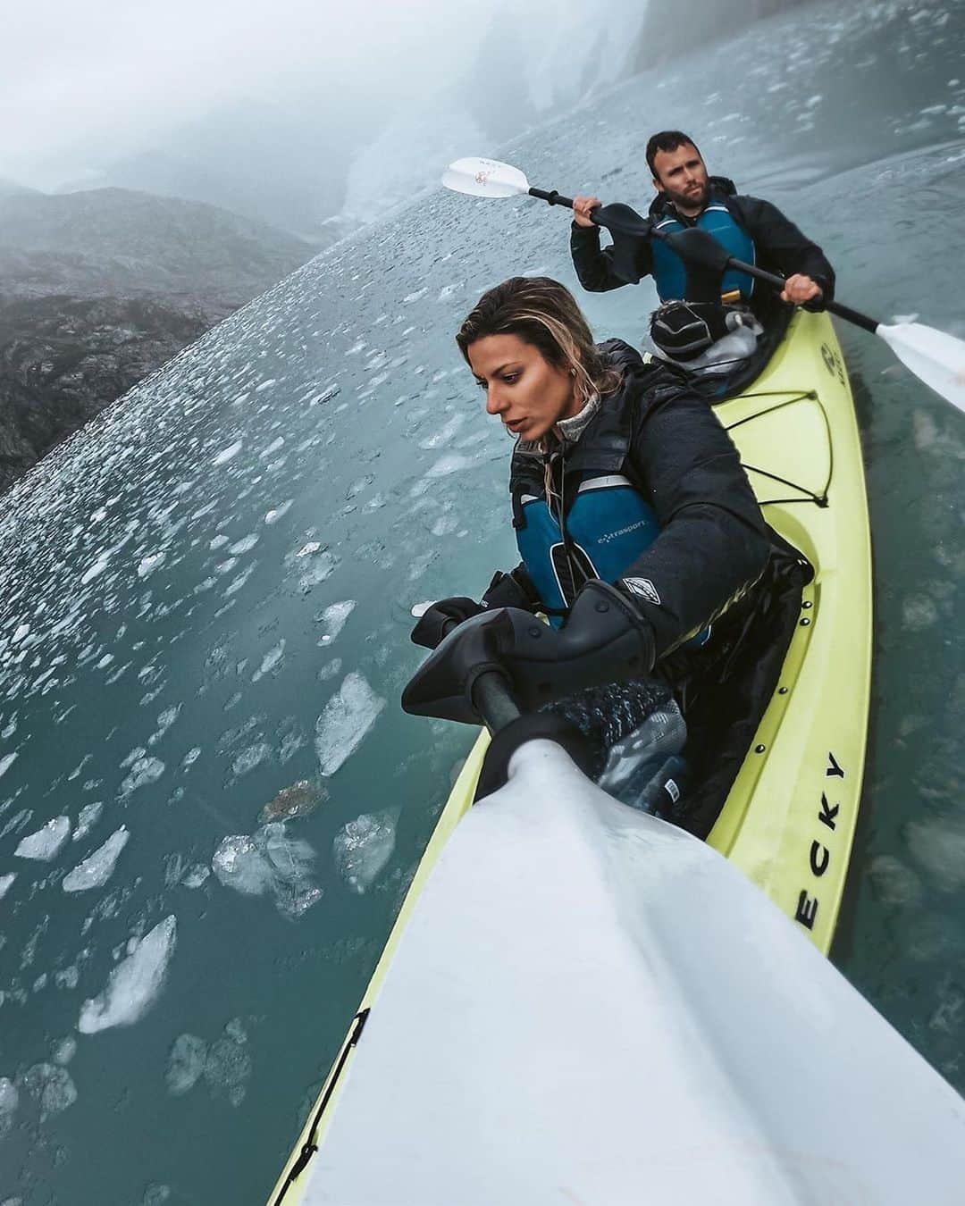Visit The USAさんのインスタグラム写真 - (Visit The USAInstagram)「"This was from our trip to Alaska last year, when we went kayaking among glaciers and icebergs. Epic doesn’t even begin to describe it." @andtheytravel take us on a fun ride kayaking through the Kenai Fjords National Park in Alaska! The Exit Glacier Area is now open and ready to be explored. Tag a kayak buddy you would see these glaciers with! 📸: @andtheytravel #VisitTheUSA #TogetherinTravel」7月9日 0時59分 - visittheusa