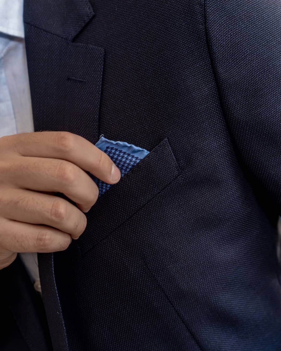 ハケットのインスタグラム：「The devil is in every detail, from the stitching on a suit to the accessories you pair it with. #STAYHackett」