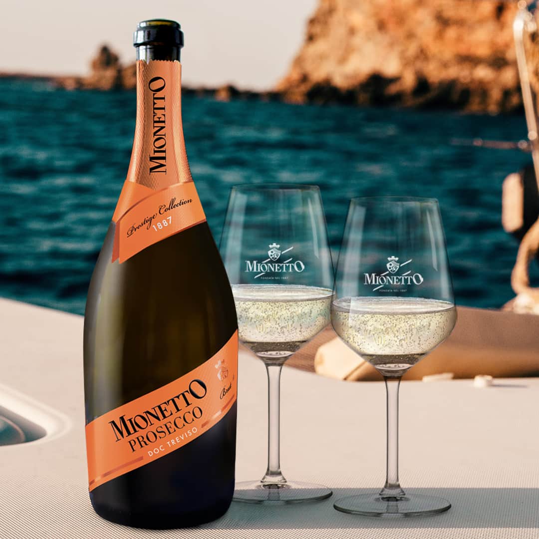 Mionetto Proseccoのインスタグラム：「Ci racconti la tua estate italiana? La nostra inizia così! 🇮🇹 🌊⁣ #mionettoprosecco #mionettoinsieme⁣ ⁣ Bevi Mionetto responsabilmente」