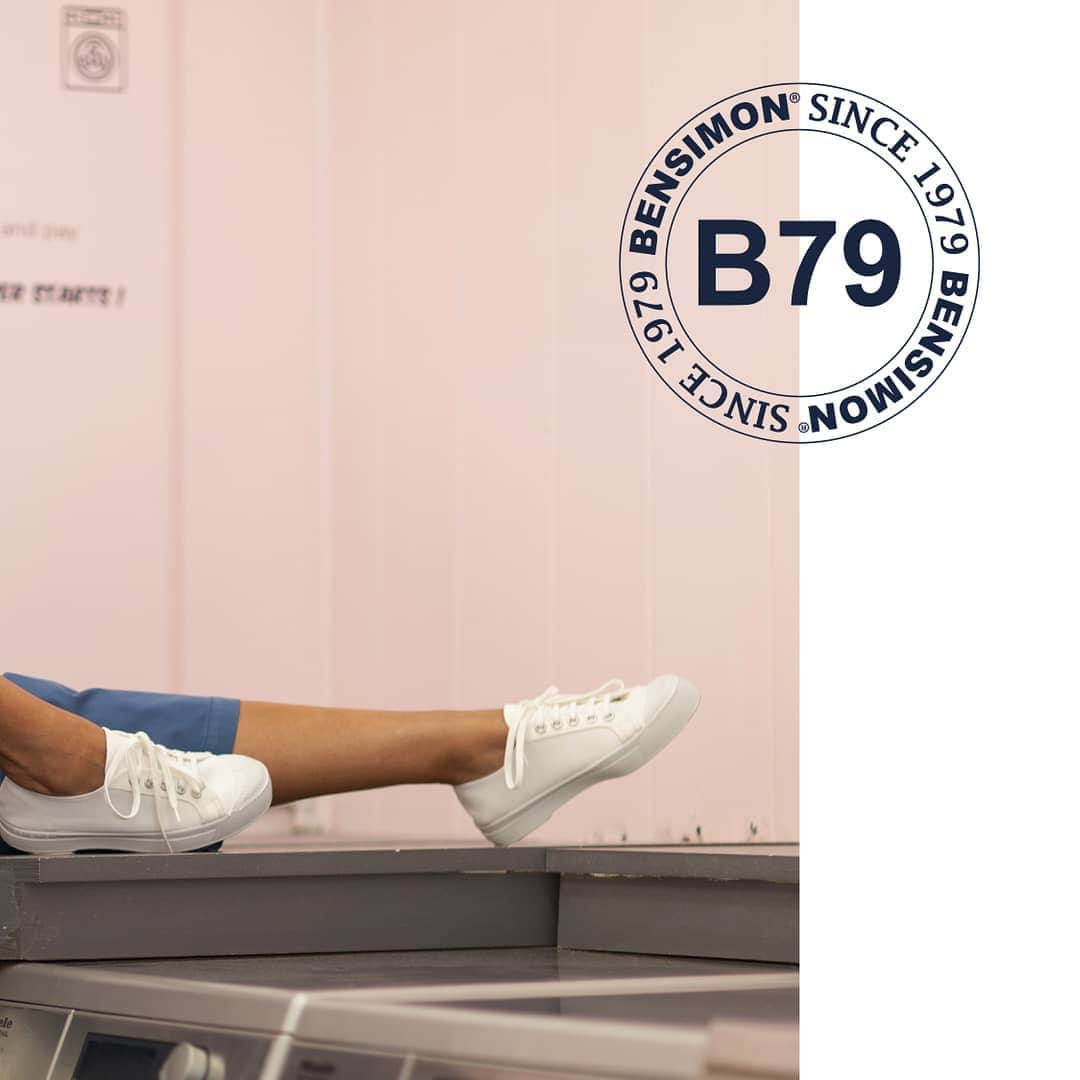 ベンシモンのインスタグラム：「B79 ✨ comme une évidence : B pour Bensimon, 79 comme l'année de lancement de la première tennis... B79 était en plus une mention supplémentaire du permis de conduire pour les camping-car, de quoi partir autour du monde ! 🚌🌍🍃 ​On enfile nos tennis et on file sur la route des vacances, cette année ce sera pour découvrir la France pour nous, et vous ?  🇬🇧 B79 ✨ as an obviousness: B for Bensimon, 79 as the year of the launch of the first tennis . B79 was also an additional mention on the driving licence for motorhomes, perfect to go around the world! 🚌🌍🍃 ​We put on our tennis shoes and hit the road for the holidays, this year to discover France for us, what about you? ​#bensimon #bensimoncollection #mode #tennis #b79 #tennisb79」