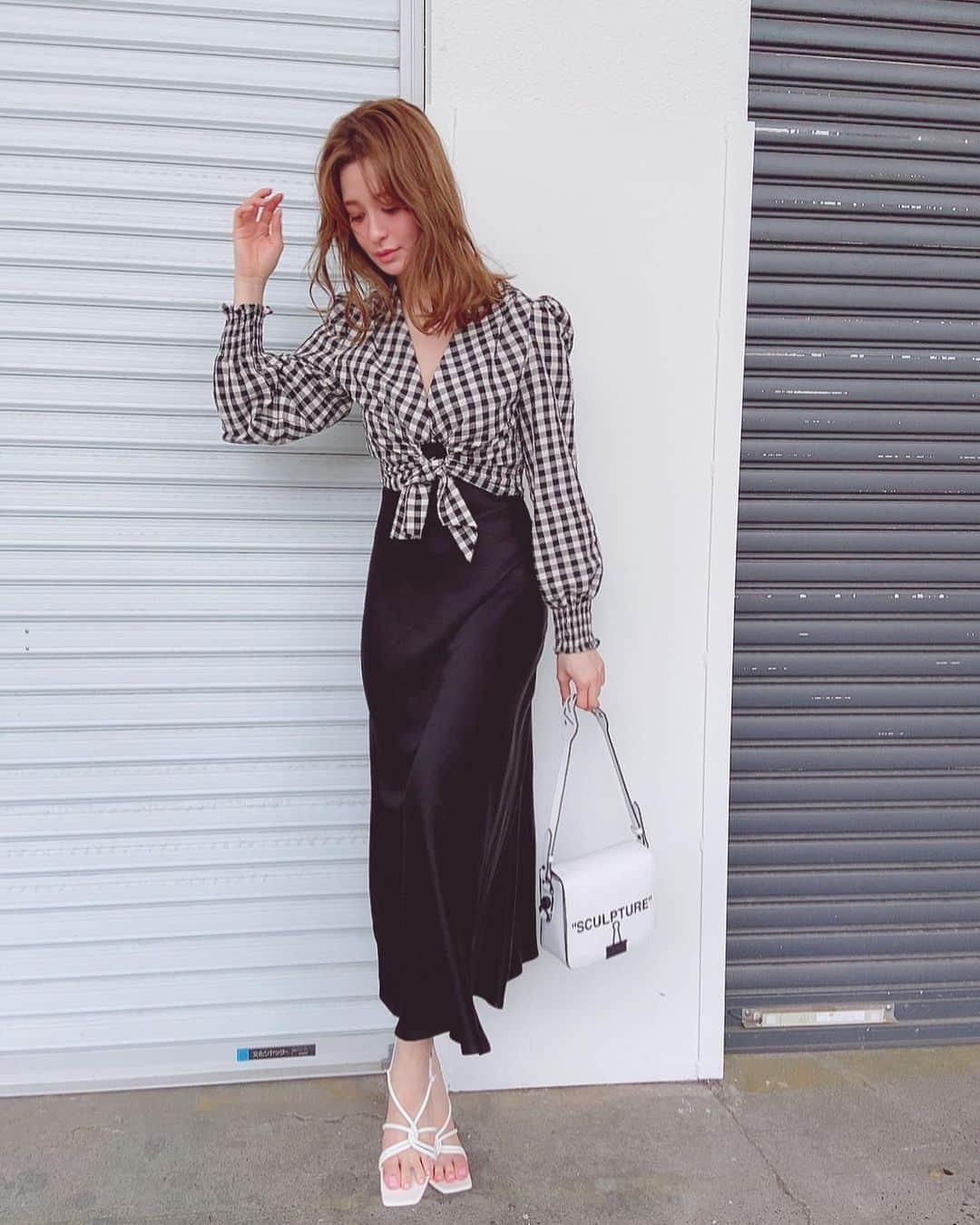 野崎萌香さんのインスタグラム写真 - (野崎萌香Instagram)「@andgirl_jp の撮影でした🤍  しふく🐼  Tops&sandal... @zara satin dress... @tarajarmon_jp  Bag... @off____white」7月9日 1時20分 - moeka_nozaki