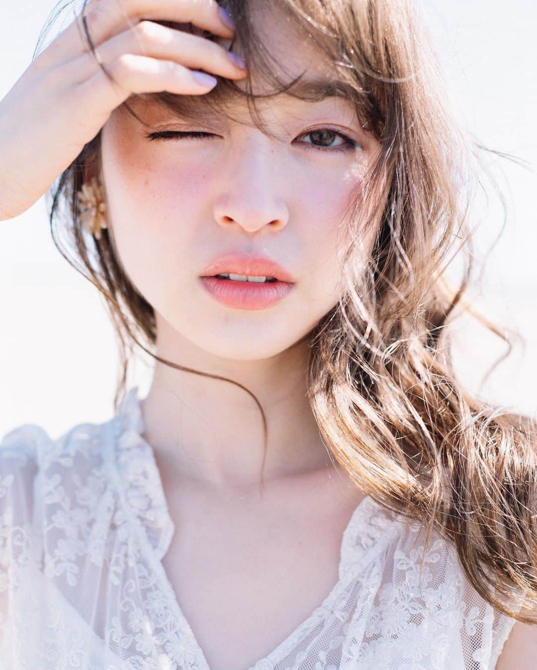 花盛友里のインスタグラム：「Shooting for @willselection_official   極寒の中撮影したのに全然大丈夫♡って笑顔でやってくれるせいらちゃんに本当に助けられた♡」