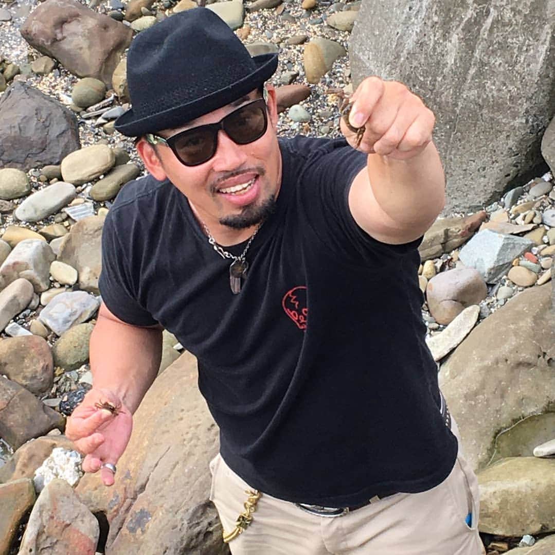 武蔵のインスタグラム：「海は色々教えてくれますね！  #武蔵 #海 #磯遊び」