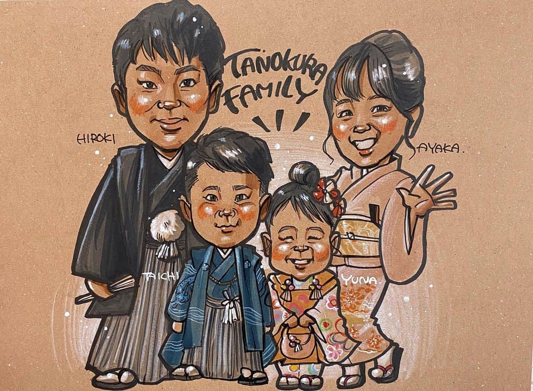 似顔絵★𝗚𝗢𝗥𝗜𝗞𝗜𝗡𝗚のインスタグラム：「. . . 同じ方からの2枚目❤️ . . . #gorikingの茶色い紙シリーズ で、 今度はさっきとごろっと雰囲気変えて、 和装スタイル❤️❤️  . . . キリッとした息子さんの表情と、 ニコニコ癒し系の娘さんの表情どちらも可愛い❤️❤️ . . .  . 素敵なご依頼ありがとうございました☺️❤️✨  . . . .  そして、 今日は朝から晴れてたのに 今では土砂降りー😭 いつまで雨降るんだ💦  . . .  ❌❌現在は、予約受付終了してます❌❌ 。 . . .  2020年度ご予約のお客✨ 現在35番までの方へ案内中です🌟✨💕 DMの確認いただきgmailへ返信宜しくお願い致します🙇‍♀️🌟✨✨ . . . .  次回の予約応募は、2020年のご予約分を書き終える予定の 来年春から夏頃の、、、予定です。 ※あくまでも予定なので前後します🙇‍♀️ . . . .  オーダー再開の際には 人数制限あるため必ず予約ができるわけではございません。 そのことも踏まえた上で 次回ご検討いただけると嬉しいです(^^) . . また、結婚式の使用を考えてくださる方も多いです✨  前々からお伝えしていますが、 基本的に予約順に対応しているため、 近々の納期を希望される方は、 対応できないこともあるので、 あらかじめご了承ください💦 . . . . . ※今回予約が取れた方へ※ . .  写真がまだ用意できてない、入金が遅れそうなど、状況により、順番が前後することもございます‼️ あらかじめご了承ください。 。 . . . また、芸能人、キャラクターのオーダー、パロディ風オーダーはお断りしています。  芸能人については、ご本人様に直接プレゼントなどはOKです。 . . . . . . 💰料金表は過去投稿記事みてね❤💰 . . . . . ➡️ハッシュタグ⇨ goriking117料金表2019⬅️ . . ✨✨✨✨✨✨✨✨✨✨✨✨✨✨✨✨ @by.goriking のアカウントでは、 過去書かせて頂いたお客様方からの、 似顔絵のその後のお写真をいただき、 投稿しております^ - ^❤️❤️ 玄関に飾ってある似顔絵、 渡した瞬間のお写真、 ご本人とのお写真などなど💕 いろんな場面でのお写真お待ちしております^ - ^✨⭐️ . . . .  #似顔絵#pencildrawing#drawing#pencil#illust#painting#art#artwork#絵描きさんと繋がりたい#似顔絵師#gorikingの似顔絵屋さん#仲良し家族#753#七五三男の子#七五三女の子#和装#和服#着物#袴#kimono#hakama#思い出#七五三着物#comicart#anime#animeart#comicartist#animejapan」