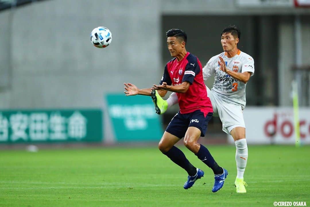 都倉賢のインスタグラム：「3連勝㊗️  チームとして素晴らしいコンセプトのもと勝点3を掴み取る事が出来た！  この痺れる生活がまた始まって本当に嬉しく思うし、それを支えてくれている全ての人に感謝です！！！  さて次のグランパス戦では限定的ではあるもののファン、サポーターの皆さんと一緒に戦える事を楽しみにしてます😍」
