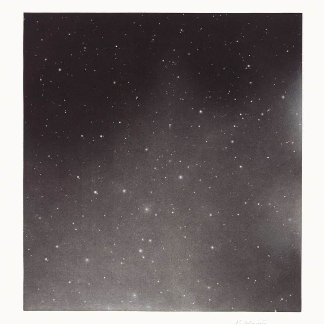 アリス・ガオのインスタグラム：「untitled (dark sky 2) vija celmins」