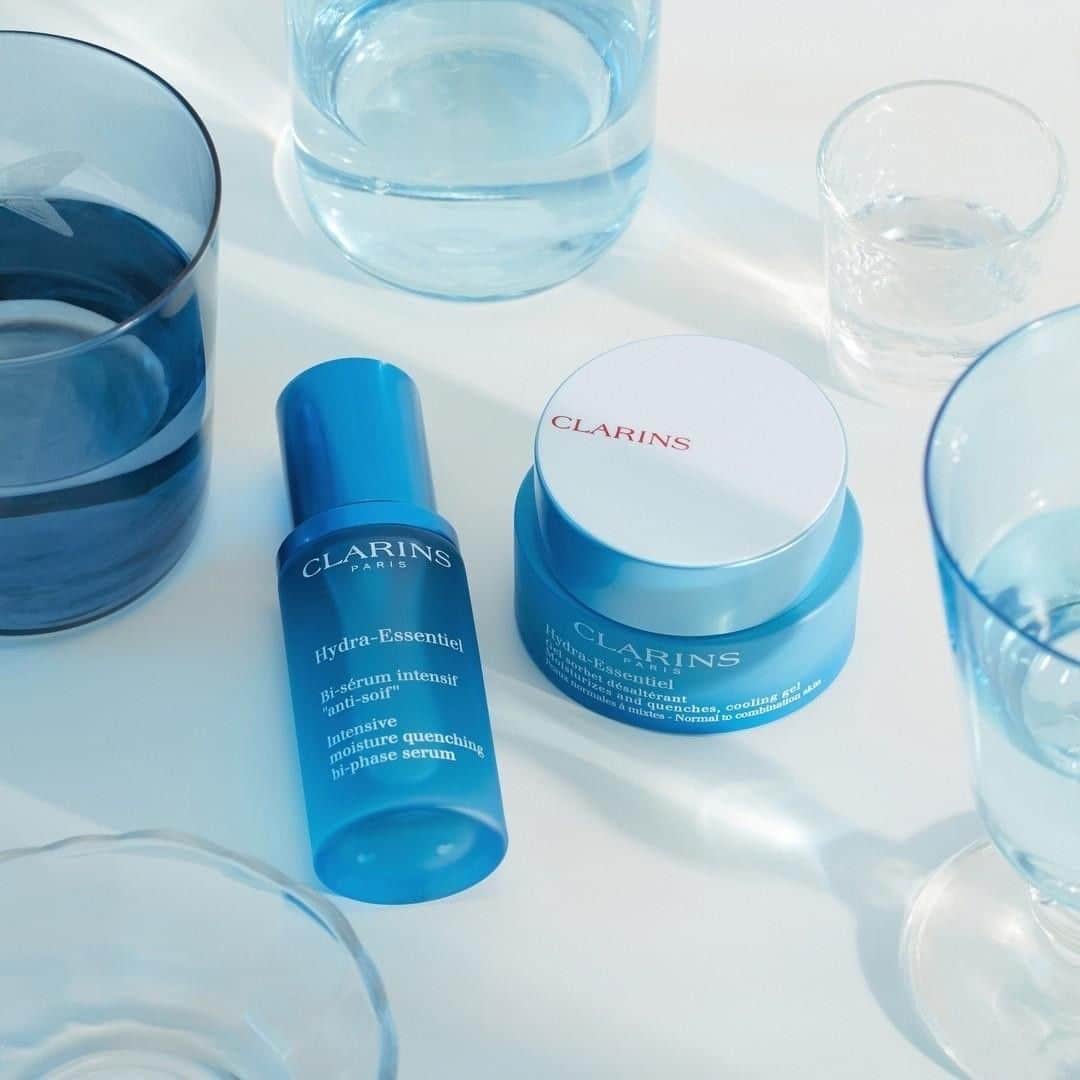 Clarins Canadaさんのインスタグラム写真 - (Clarins CanadaInstagram)「This heat wave got us hydrating inside and out! Quench your skin's thirst with this duo for whom skin hydration and freshness has no secret.😅💧⁣ __________⁣ Qui dit canicule dit hydratation ! Désaltérez votre peau avec ce duo pour qui l'hydratation et la fraîcheur de la peau n'a pas de secret.😅💧⁣ .⁣ .⁣ .⁣ 📸 : @clarinsrussia⁣ #Clarins #ItsAllAboutYou #HydraEssentiel」7月9日 10時50分 - clarinscanada