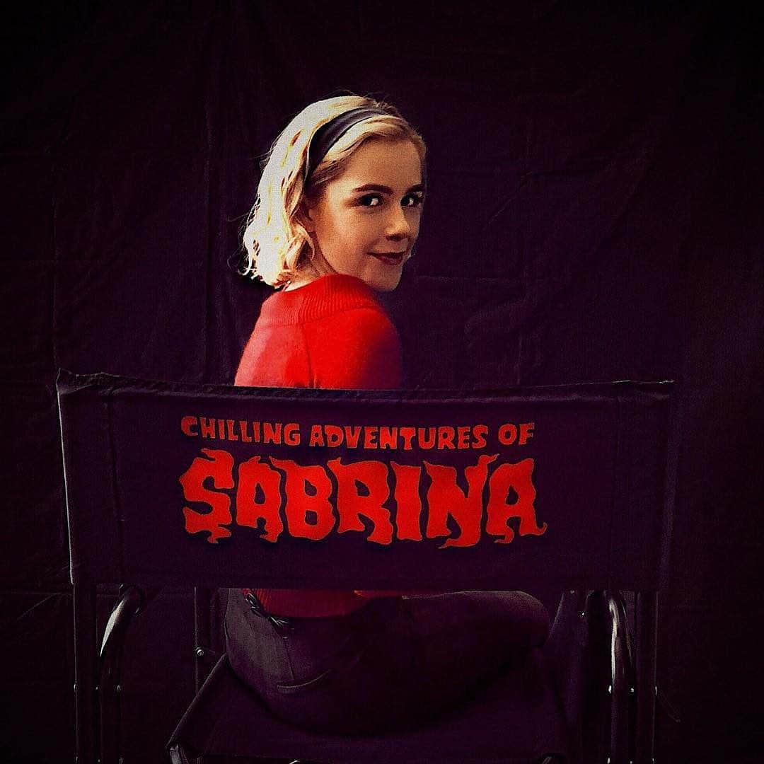 E! Onlineさんのインスタグラム写真 - (E! OnlineInstagram)「Tik-tik-tok and now it's time to say goodbye to the Chilling Adventures of Sabrina after one final season. 💔 😩 Go straight to the link in our bio for more on #Netflix's decision to end the show. (📷: Instagram)」7月9日 11時01分 - enews