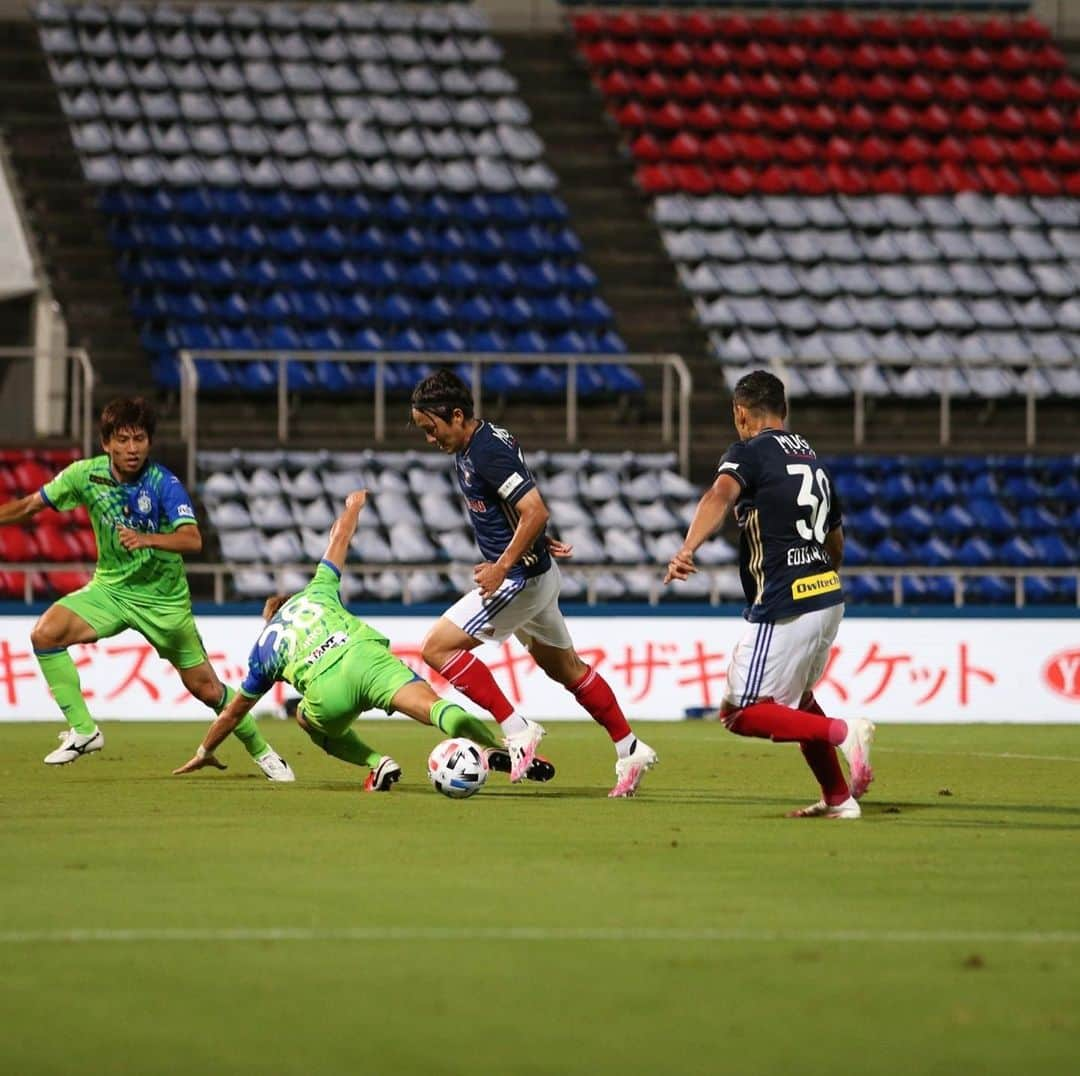 天野純のインスタグラム：「nice 3point👏👏  #marinos  #横浜fマリノス  #jleague  #adidas  #トリコロールの絆いまこそ強く」