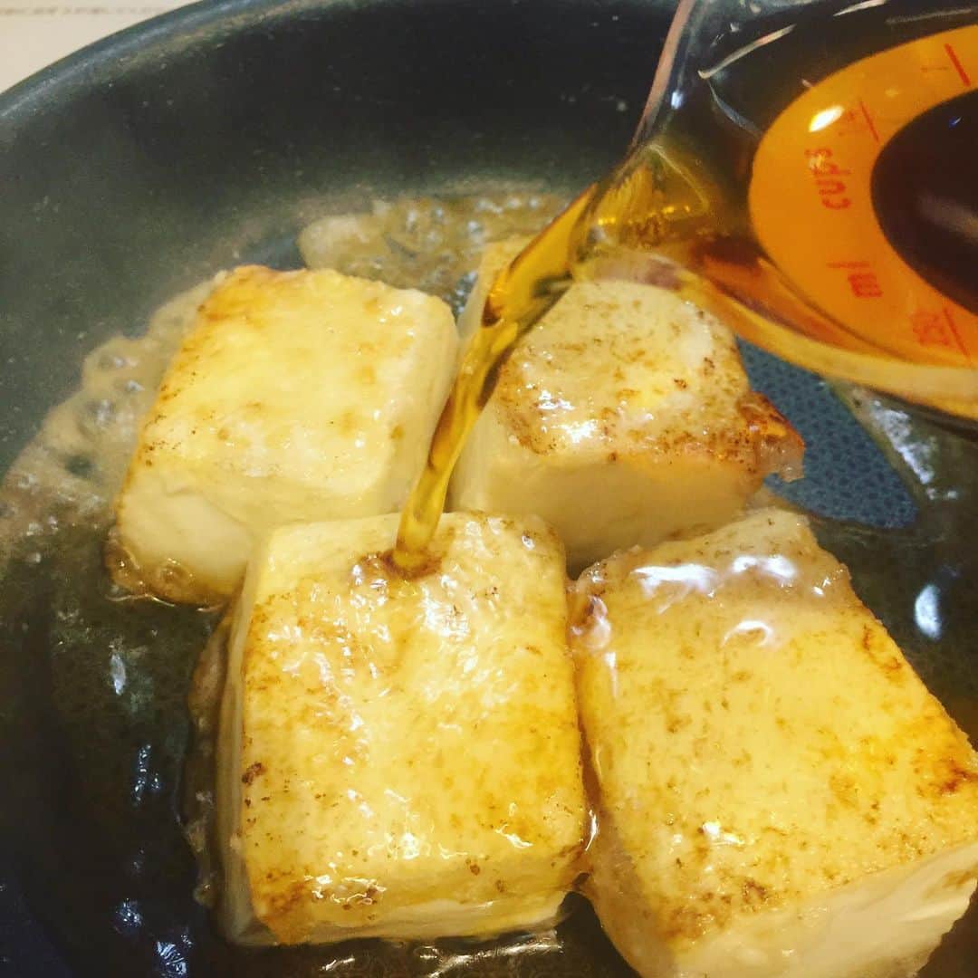 香西咲さんのインスタグラム写真 - (香西咲Instagram)「食べかけの写メでごめんなさい🙏 昨日作った #揚げ出し豆腐 だよ✨ ついついトッピングを盛りすぎちゃう（笑） 美味しかったぁ😋 #おうち時間  #おうちごはん」7月9日 11時29分 - saki.kouzai