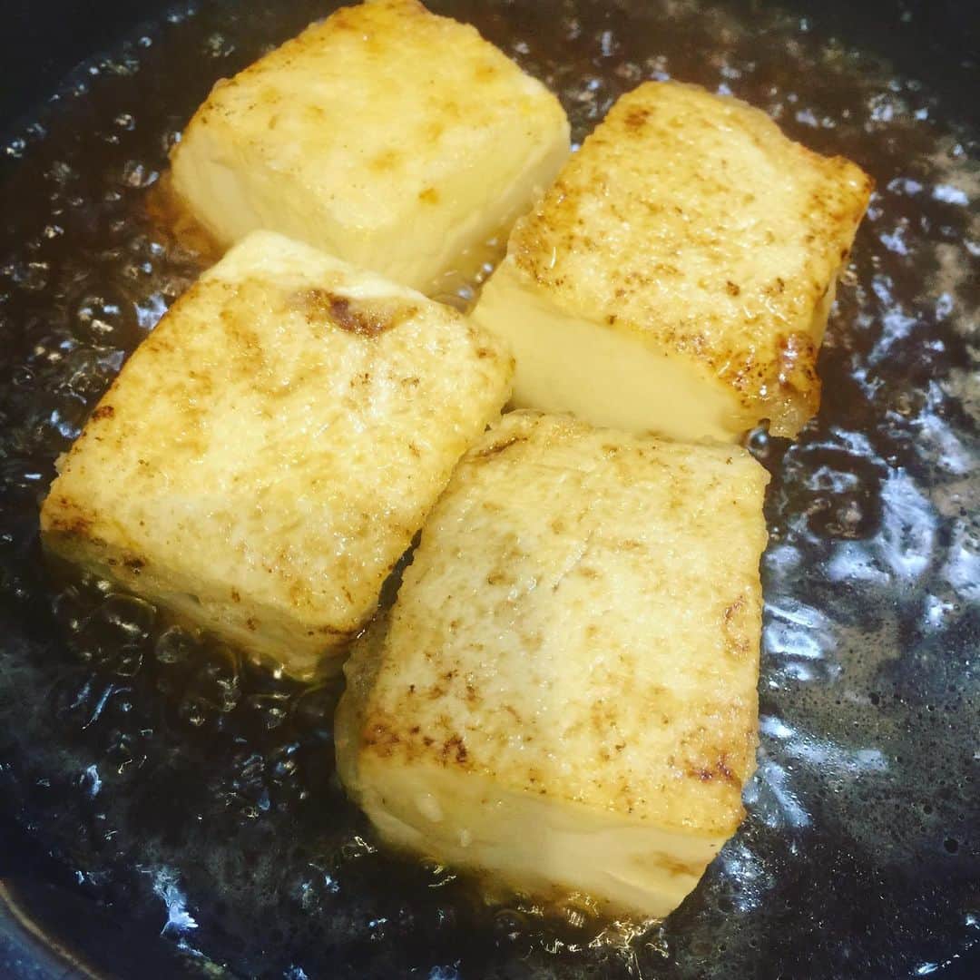 香西咲さんのインスタグラム写真 - (香西咲Instagram)「食べかけの写メでごめんなさい🙏 昨日作った #揚げ出し豆腐 だよ✨ ついついトッピングを盛りすぎちゃう（笑） 美味しかったぁ😋 #おうち時間  #おうちごはん」7月9日 11時29分 - saki.kouzai