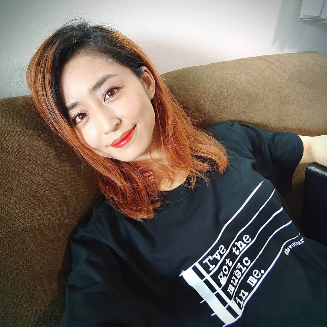 のインスタグラム：「#saveourvenues キャンペーンのTシャツ、デザインはこんな感じになっております！  Here's the T-shirt of #saveourvenues  campaign!!   Please help→ https://marshall-amplification.backstreetmerch.com/  @musicvenuetrust @marshallamps_uk @marshallrecords @nataldrumsofficial」