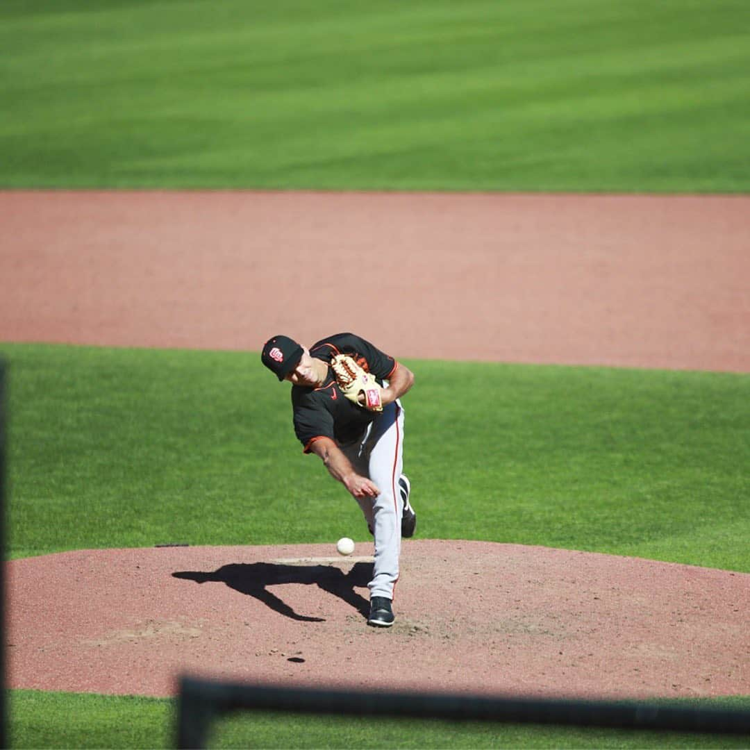 MLBさんのインスタグラム写真 - (MLBInstagram)「The submarine delivery is mesmerizing. 🤯」7月9日 11時58分 - mlb