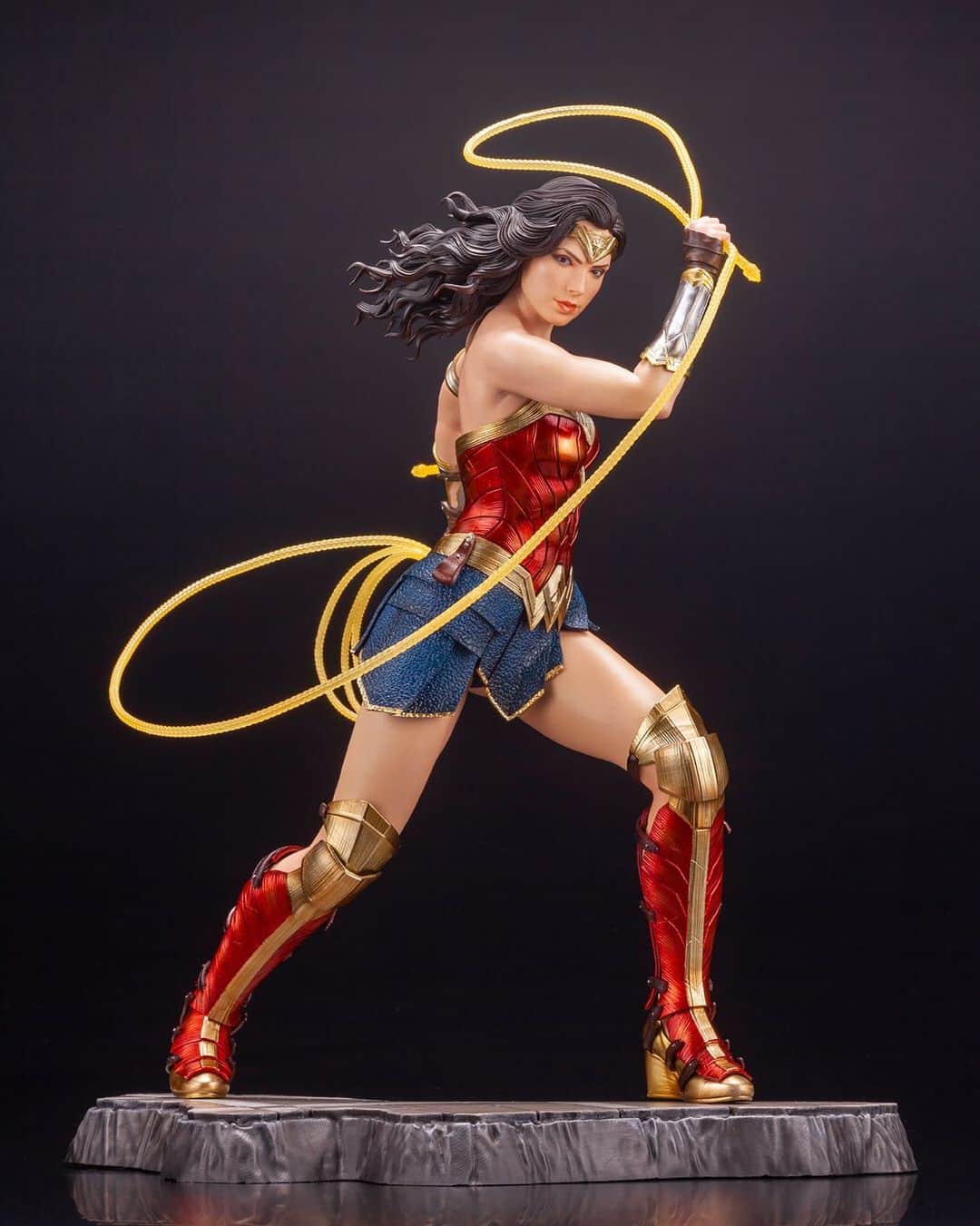 株式会社 壽屋 コトブキヤさんのインスタグラム写真 - (株式会社 壽屋 コトブキヤInstagram)「The action entertainment film that caused a major social phenomenon around the world, “Wonder Woman,” returns!  Wonder Woman from the film where her legend begins in the comic book world, “Wonder Woman 1984,” takes the stage!  Standing at 1/6 scale with a total height of 250mm, Wonder Woman comes to life standing in a dynamic pose as she grips the Lasso of Truth strongly in her hands. Her hair can also be seen fluttering about behind her.  The base of her statue was designed using a diorama motif of a shopping mall that appears in the film.  Wonder Woman can be displayed out of the box with minimal assembly required as per standard with the ARTFX series.  Available December 2020.  #WonderWoman #WW84 #DCComics #Kotobukiya #ARTFX」7月9日 11時59分 - kotobukiya_official