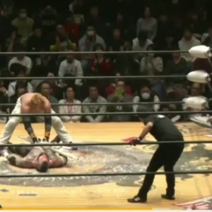 佐久田俊行のインスタグラム：「Not an effective attack on the monster's body!?  #プロレス #prowrestling #lucha #luchalibre #프로레슬링 #摔角 #कुश्ती #Gulat #реслинг   #bjw #prowrestling #deathmatch #deathmatchwrestlling #toshiyukisakuda #大日本プロレス #デスマッチ #gcw #shlak  #bjwcore」