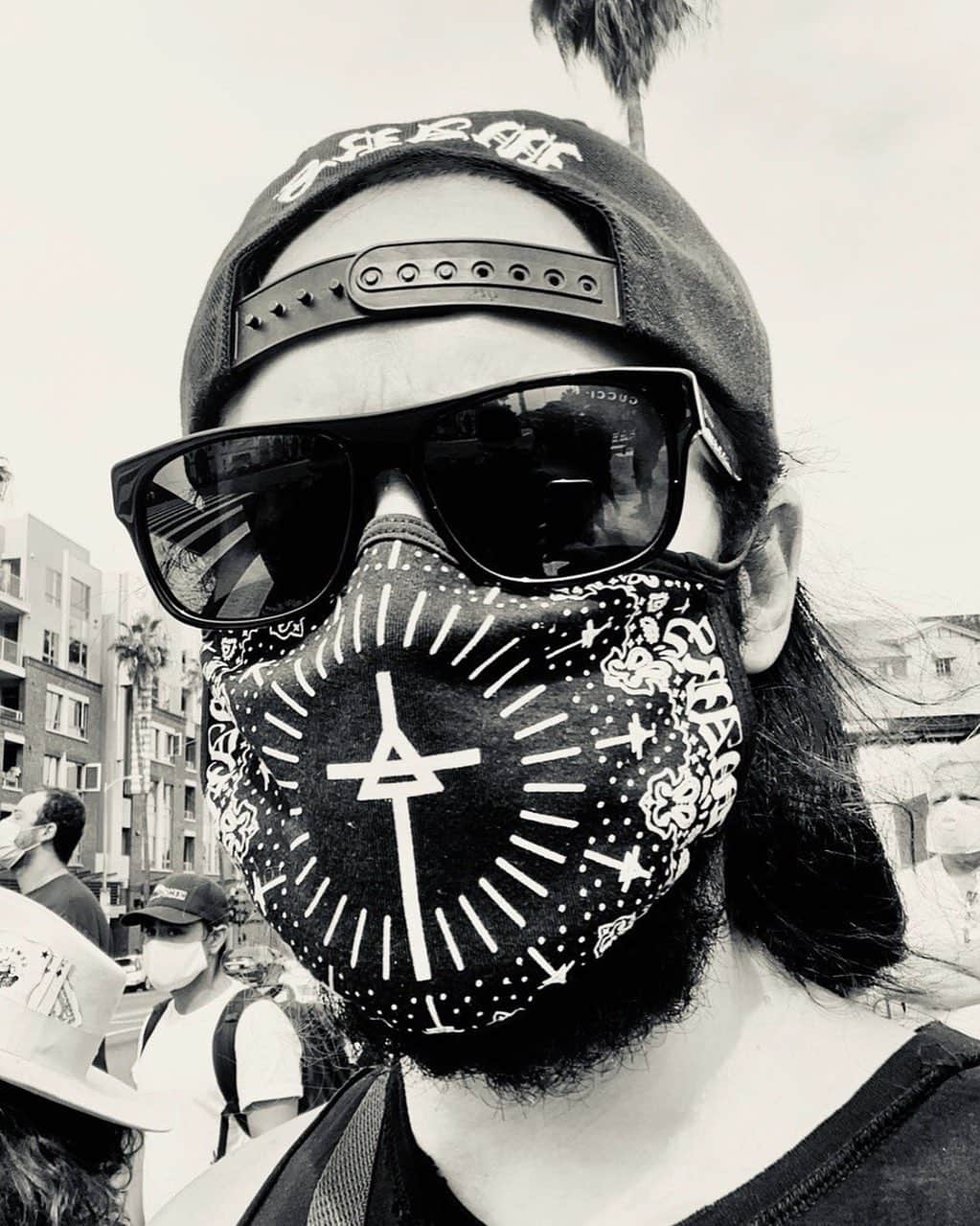 ジャレッド・レトさんのインスタグラム写真 - (ジャレッド・レトInstagram)「#WearADamnMask 🖤😷 (for those asking below LINK IN BIO 🌅)」7月9日 3時16分 - jaredleto