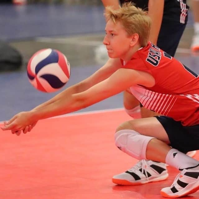 USA Volleyballさんのインスタグラム写真 - (USA VolleyballInstagram)「Congratulations to everyone who made a 2020 Indoor High Performance National Training Program! 👏 All rosters are now available on our website, visit: http://go.usav.org/20HPNTP  #USAVhp」7月9日 4時00分 - usavolleyball