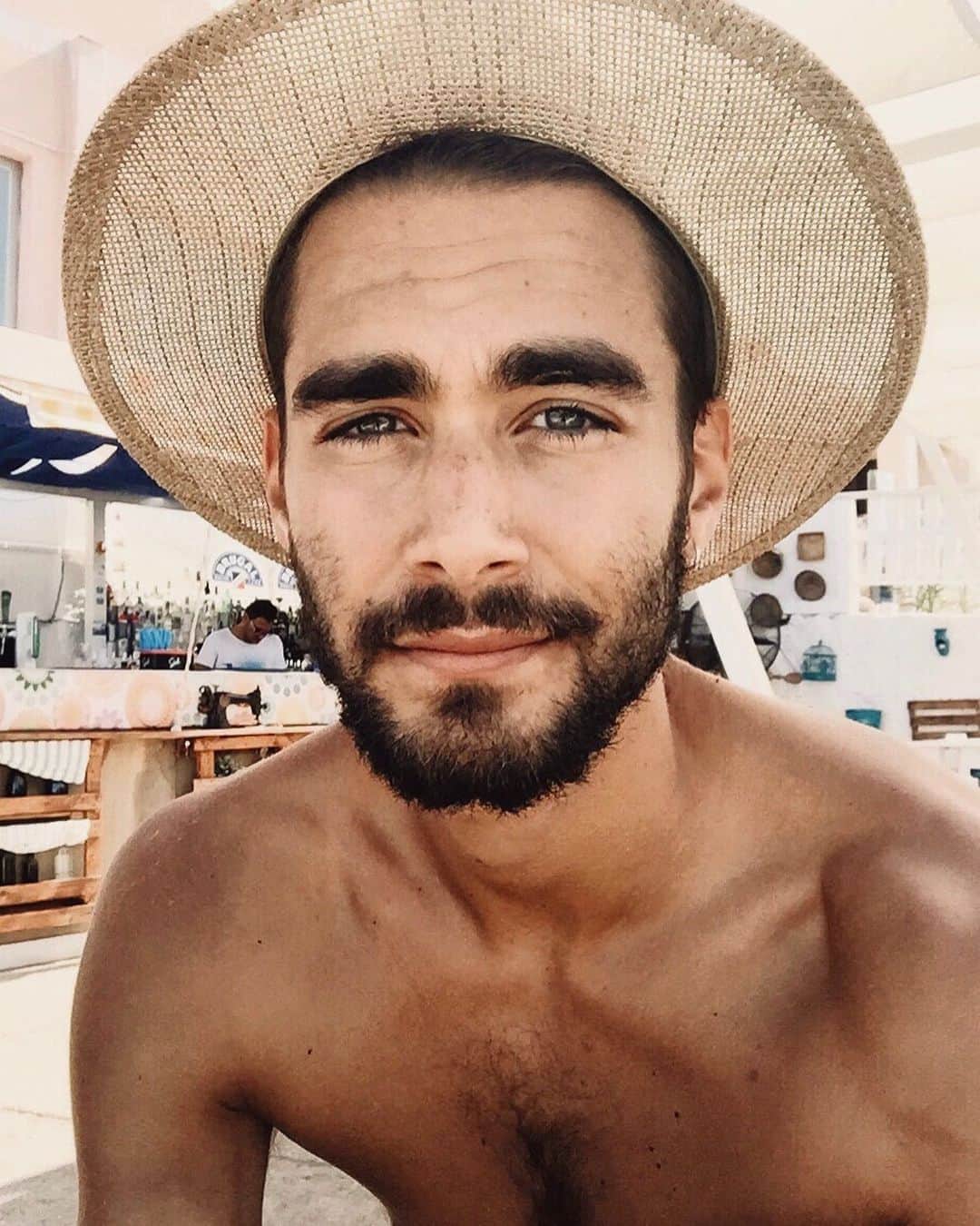 NICOLAS SIMOESのインスタグラム：「Beach day ☀️」