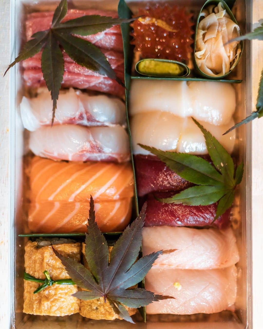 @LONDON | TAG #THISISLONDONさんのインスタグラム写真 - (@LONDON | TAG #THISISLONDONInstagram)「Just received an incredible ornate #BentoBox prepared by #sushi master @MasakiSugisaki of @Dinings_SW3! 😱🍣🔥 These ✨luxury boxes✨are available for delivery Thursday to Saturday only, and need to be ordered 2 days in advance. They include...  • Beluga Caviar 🌟 • Miso Black Cod 🖤 • Oscietra Caviar ✨ • Native Lobster Cake “Shinjo” 🦞  • Dashi infused Vegetable “Nibitashi” 🥕🍅 • “Kasutera” Omelettes w/ Line Caught Cornish Pollack Surimi 🎣 • Sous Vide Duck Breast 🦆  • Roasted A5 Wagyu Beef Fillet 🥩  • Spinach Salad + SUSHI ..... • Bluefin Tuna O-Toro 🐟 • Bluefin Tuna Akami 🐟 • Ross & Cromarty Scottish Salmon 🍣  • Line Caught Sea Bass 🎣  • Yellowtail 🐟  • Hand-Dived Scallops 🐚  + Freshwater Eel 🤗 _____________________________________ Taste the intricate selection of sushi and sashimi from the renowned #Knightsbridge Walton Street restaurant, prepared by Masaki himself... limited availability. Comes with bespoke handmade chopsticks and mother of pearl spoons for caviar tastings. Exquisite! 🙏🏼😱🌟 _____________________________________  #thisislondon #lovelondon #london #londra #londonlife #londres #uk #visitlondon #british #🇬🇧 #foodiesoflondon #londonfoodies #londonfoodie #londonfood 📷 @mrlondon」7月9日 4時09分 - london