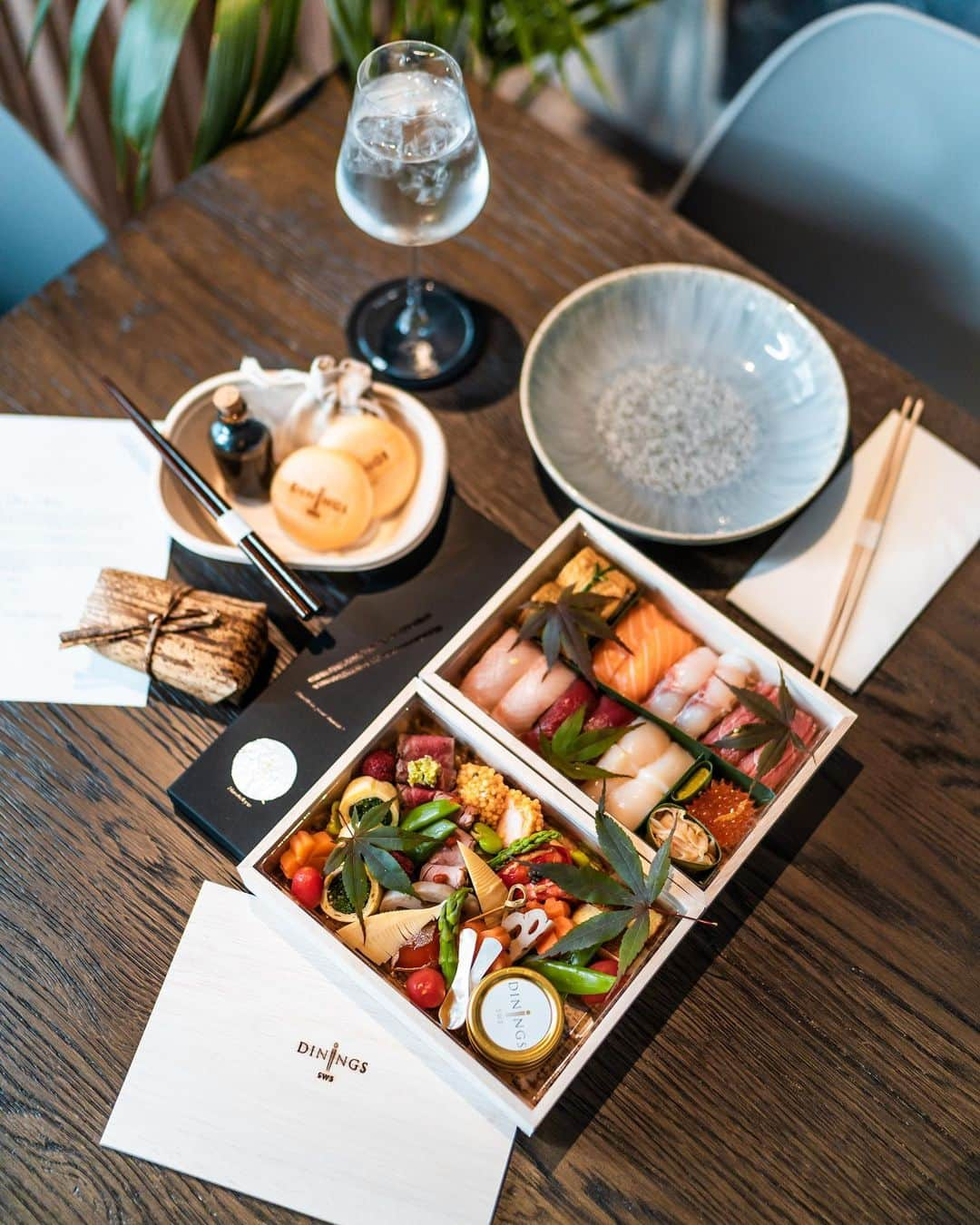 @LONDON | TAG #THISISLONDONさんのインスタグラム写真 - (@LONDON | TAG #THISISLONDONInstagram)「Just received an incredible ornate #BentoBox prepared by #sushi master @MasakiSugisaki of @Dinings_SW3! 😱🍣🔥 These ✨luxury boxes✨are available for delivery Thursday to Saturday only, and need to be ordered 2 days in advance. They include...  • Beluga Caviar 🌟 • Miso Black Cod 🖤 • Oscietra Caviar ✨ • Native Lobster Cake “Shinjo” 🦞  • Dashi infused Vegetable “Nibitashi” 🥕🍅 • “Kasutera” Omelettes w/ Line Caught Cornish Pollack Surimi 🎣 • Sous Vide Duck Breast 🦆  • Roasted A5 Wagyu Beef Fillet 🥩  • Spinach Salad + SUSHI ..... • Bluefin Tuna O-Toro 🐟 • Bluefin Tuna Akami 🐟 • Ross & Cromarty Scottish Salmon 🍣  • Line Caught Sea Bass 🎣  • Yellowtail 🐟  • Hand-Dived Scallops 🐚  + Freshwater Eel 🤗 _____________________________________ Taste the intricate selection of sushi and sashimi from the renowned #Knightsbridge Walton Street restaurant, prepared by Masaki himself... limited availability. Comes with bespoke handmade chopsticks and mother of pearl spoons for caviar tastings. Exquisite! 🙏🏼😱🌟 _____________________________________  #thisislondon #lovelondon #london #londra #londonlife #londres #uk #visitlondon #british #🇬🇧 #foodiesoflondon #londonfoodies #londonfoodie #londonfood 📷 @mrlondon」7月9日 4時09分 - london