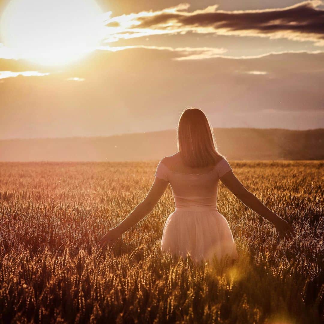 ルトリシア・ボックのインスタグラム：「Let’s spend our days chasing sunsets 📸 @nicky_cleverley  #photography #photooftheday #photo #photographer #love #nature #instagood #instagram #picoftheday #art #like #travel #photoshoot #follow #fashion #naturephotography #beautiful #model #canon #travelphotography #portrait #ig #likeforlikes #landscape #style #fotografia #beauty #bhfyp #nikon #bhfyp」