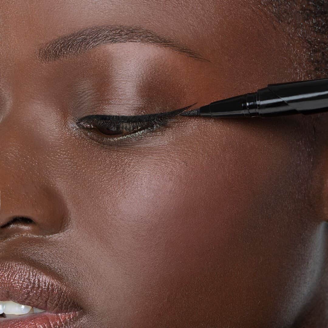 Smashboxのインスタグラム：「Waterproof wings a la Always On Liquid Liner @sephora. 💦🕊​」