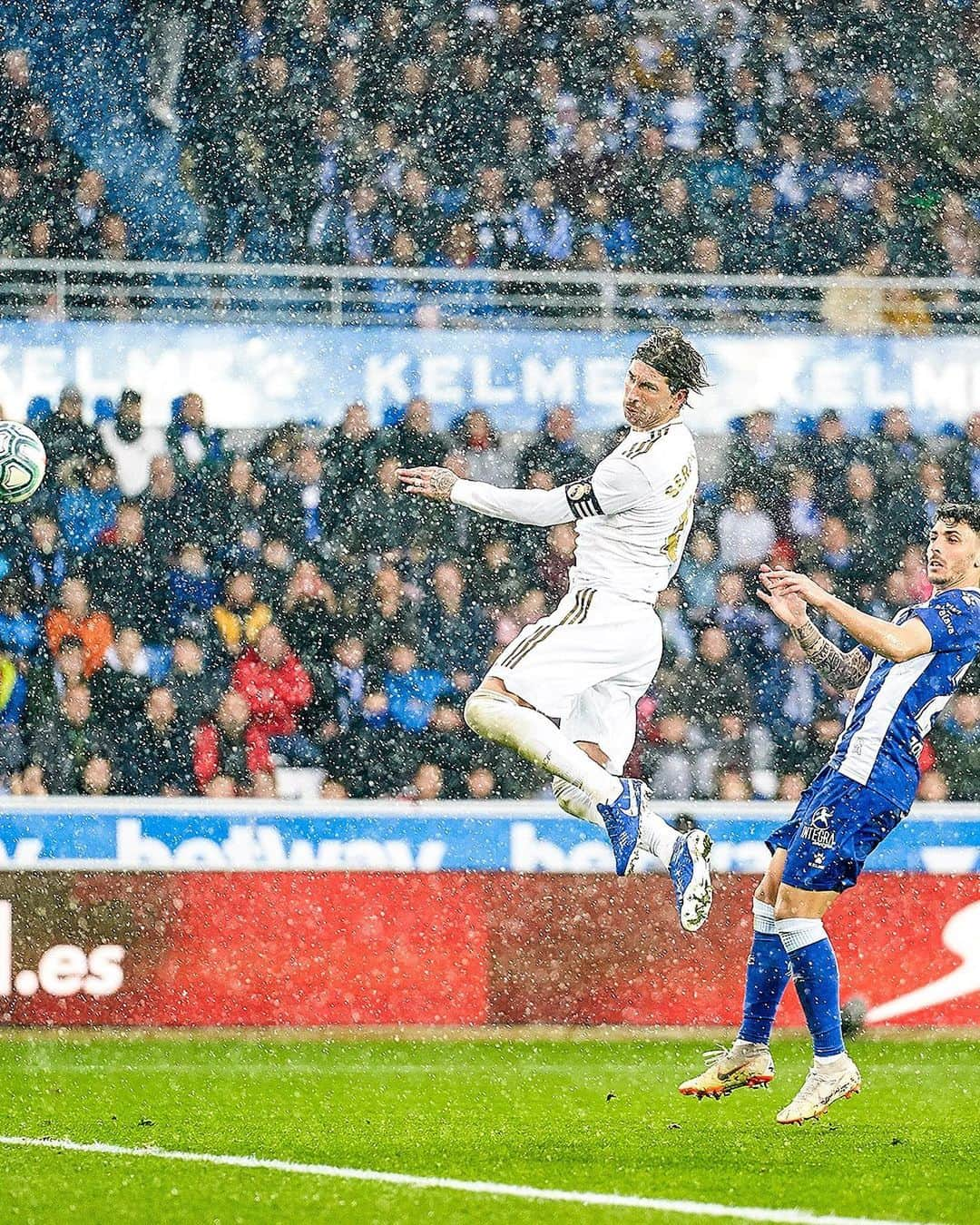 レアル・マドリードさんのインスタグラム写真 - (レアル・マドリードInstagram)「👊 The last time we played Alavés! 🤩 En nuestro último partido 🆚 Alavés en @LaLiga... #HalaMadrid #RMLiga」7月9日 4時16分 - realmadrid