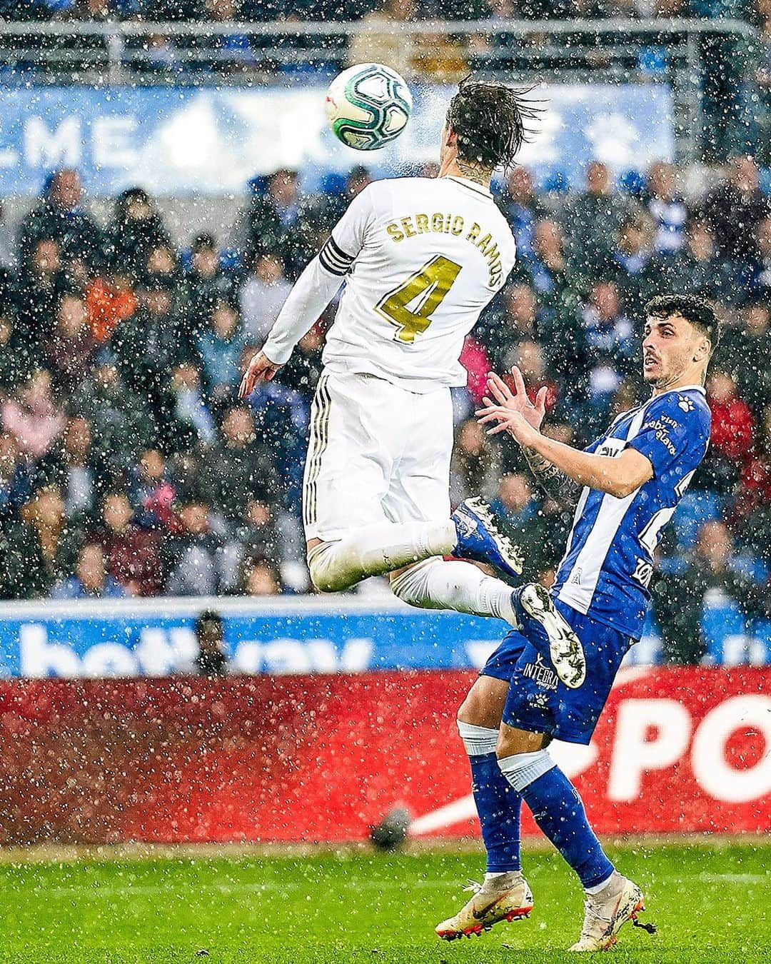 レアル・マドリードさんのインスタグラム写真 - (レアル・マドリードInstagram)「👊 The last time we played Alavés! 🤩 En nuestro último partido 🆚 Alavés en @LaLiga... #HalaMadrid #RMLiga」7月9日 4時16分 - realmadrid