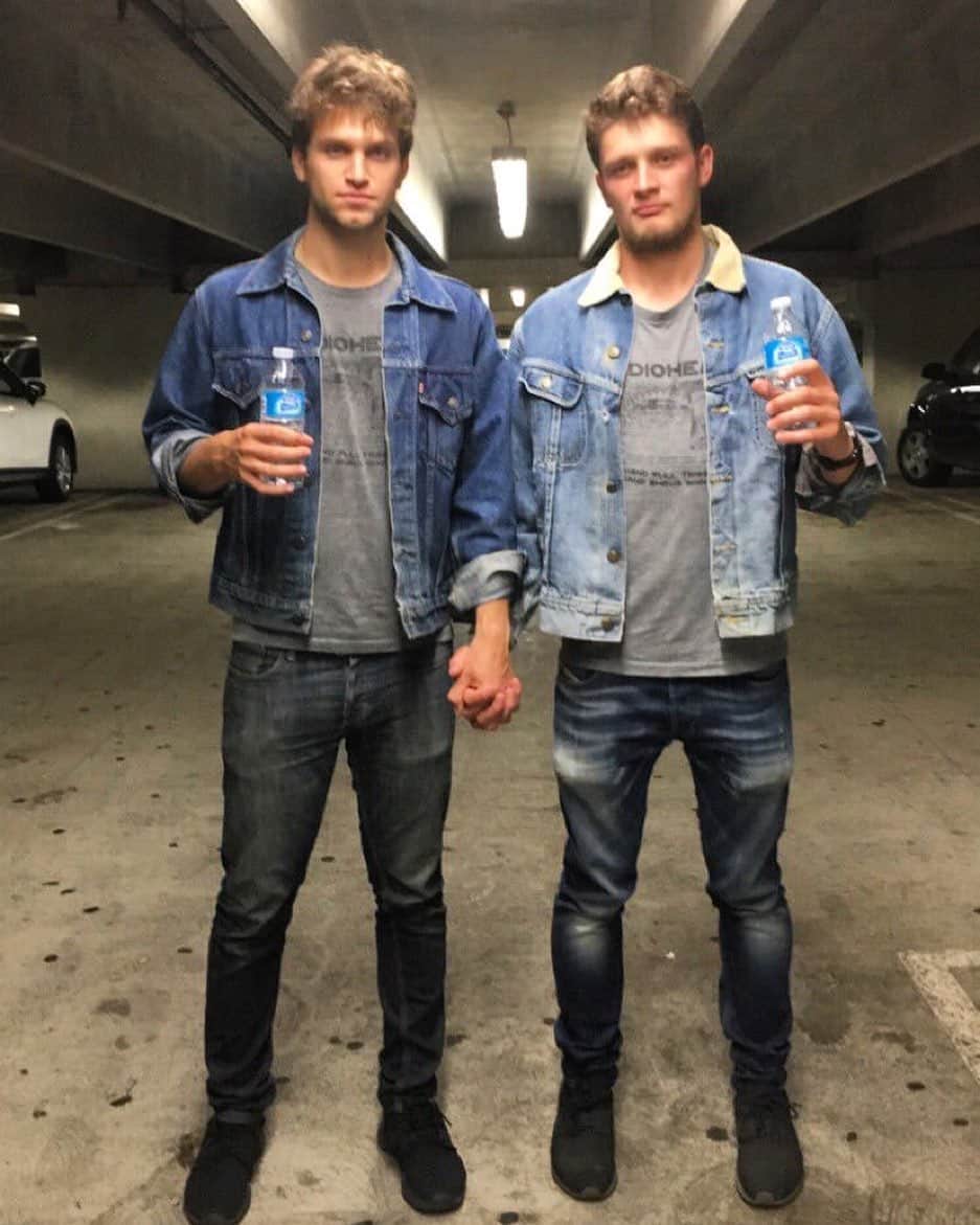 のインスタグラム：「Miss my friends and matching outfits to go to the arcade (Hands cupped < FINGERS LACED!)  I wish you would get a motorcycle brett」
